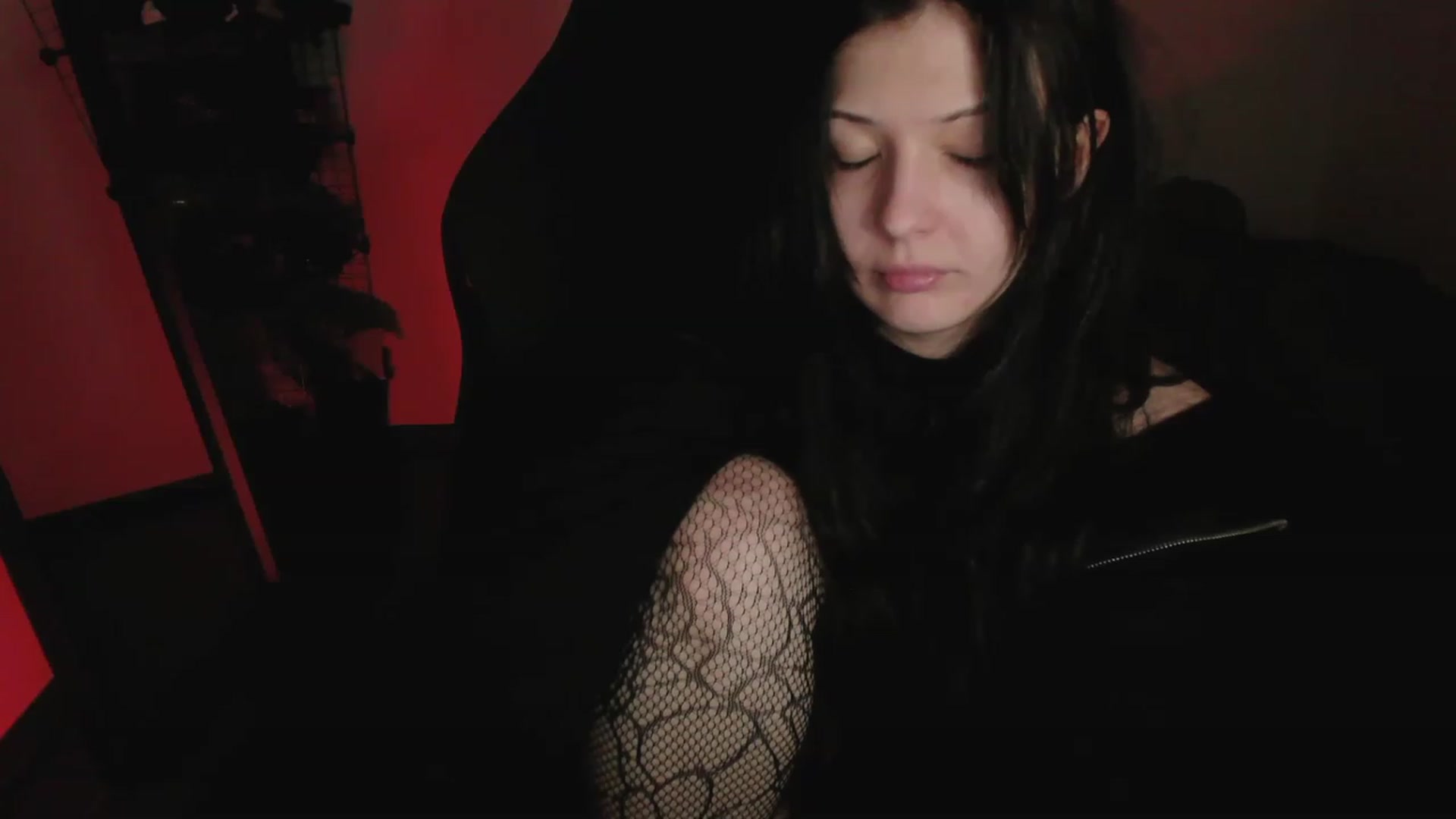 Gallery image thumbnail from huGhghGhh's myfreecams stream on, 05/04/2023, 06:08 image 1 of 20
