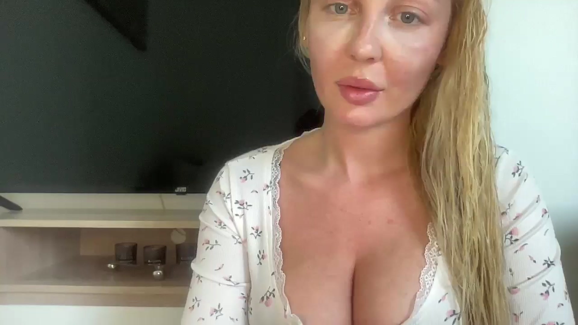Gallery image thumbnail from hubba384's myfreecams stream on, 06/21/2025, 13:04 image 2 of 20