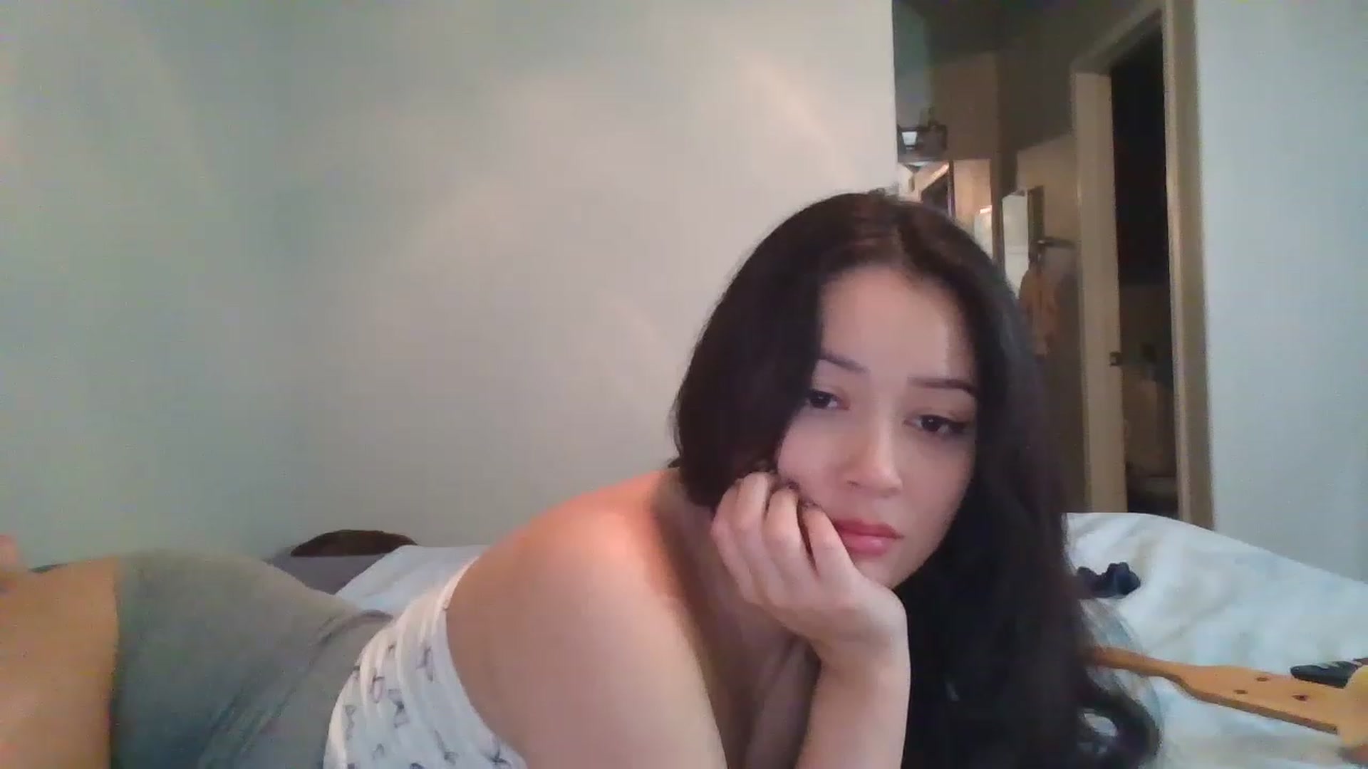 Gallery image thumbnail from hunniinut's myfreecams stream on, 11/15/2022, 03:32 image 18 of 20
