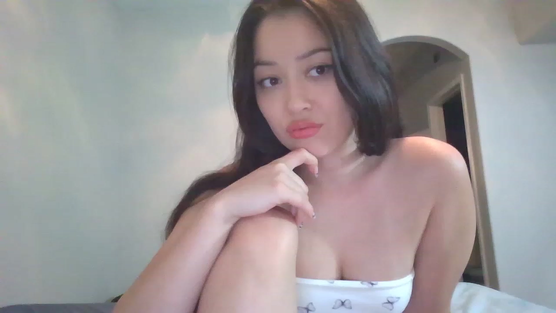 Gallery image thumbnail from hunniinut's myfreecams stream on, 11/15/2022, 03:32 image 14 of 20