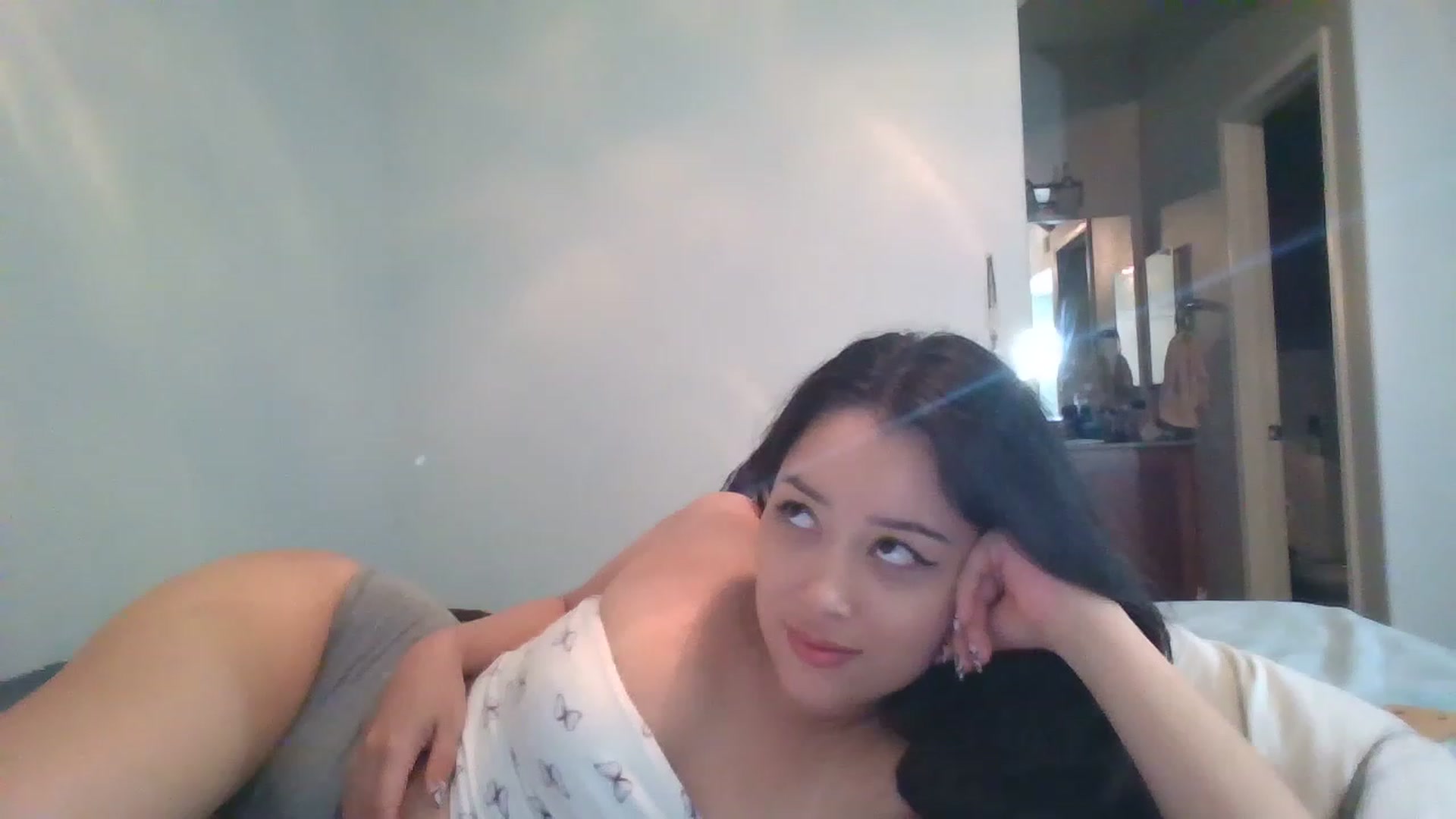 Gallery image thumbnail from hunniinut's myfreecams stream on, 11/15/2022, 05:56 image 9 of 20