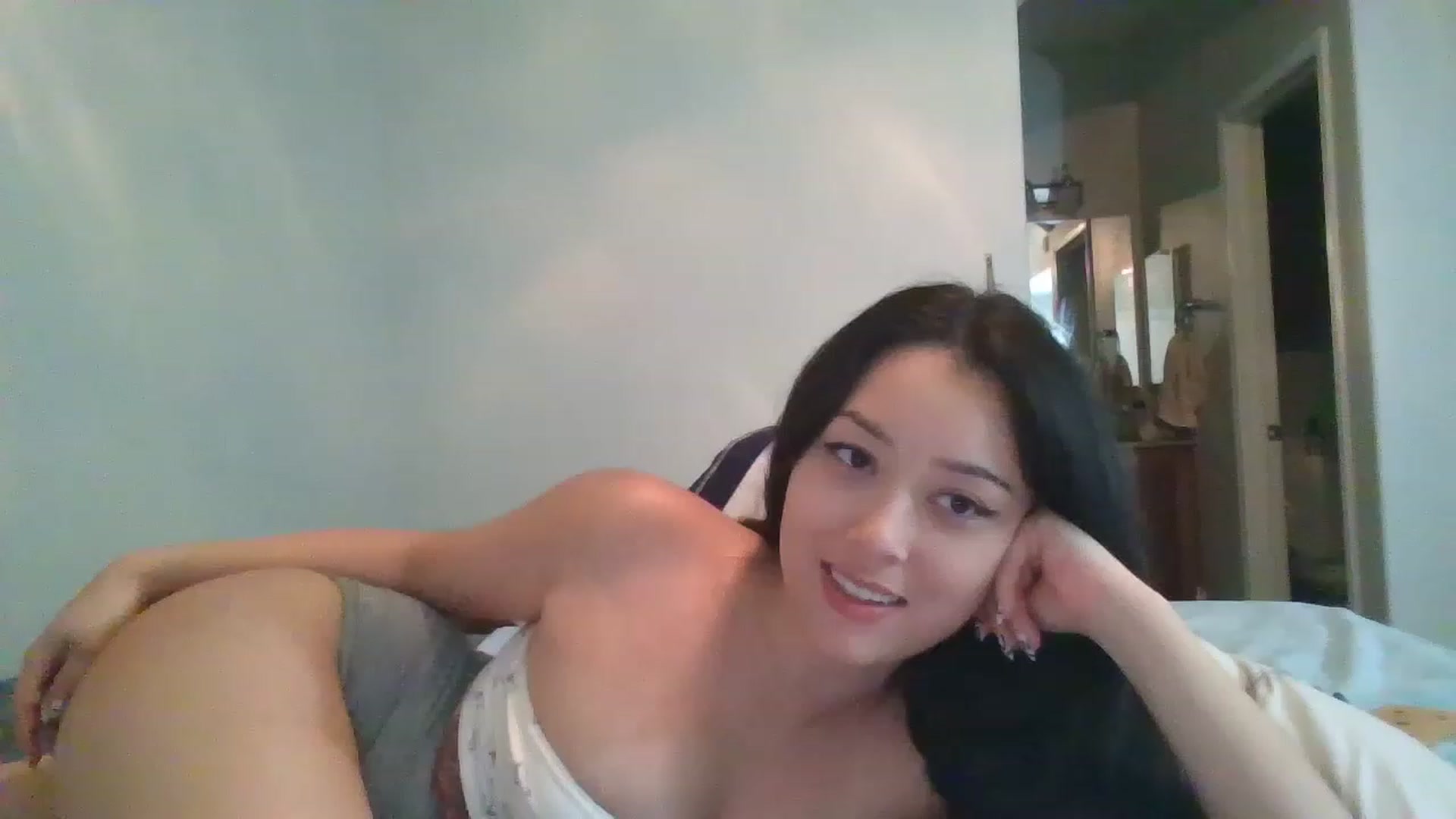 Gallery image thumbnail from hunniinut's myfreecams stream on, 11/15/2022, 05:56 image 3 of 20