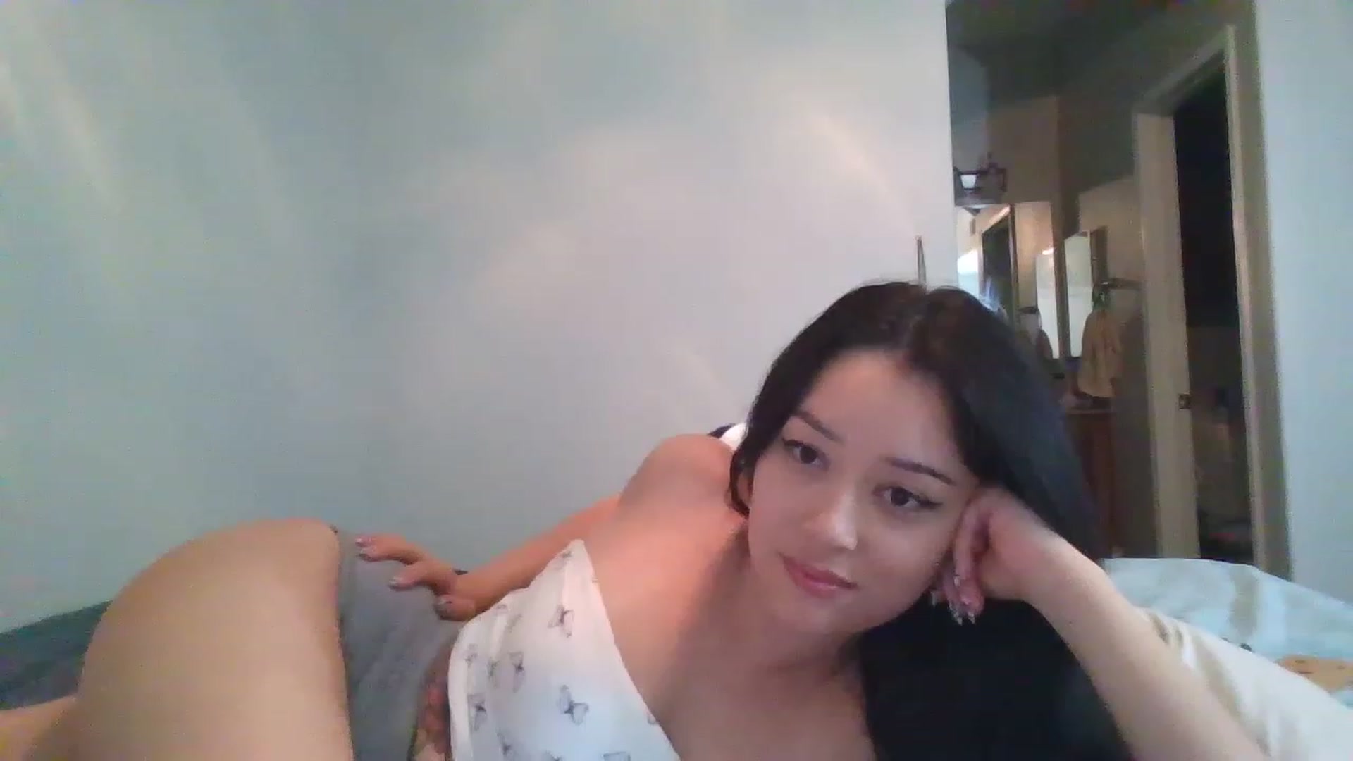 Gallery image thumbnail from hunniinut's myfreecams stream on, 11/15/2022, 05:56 image 7 of 20