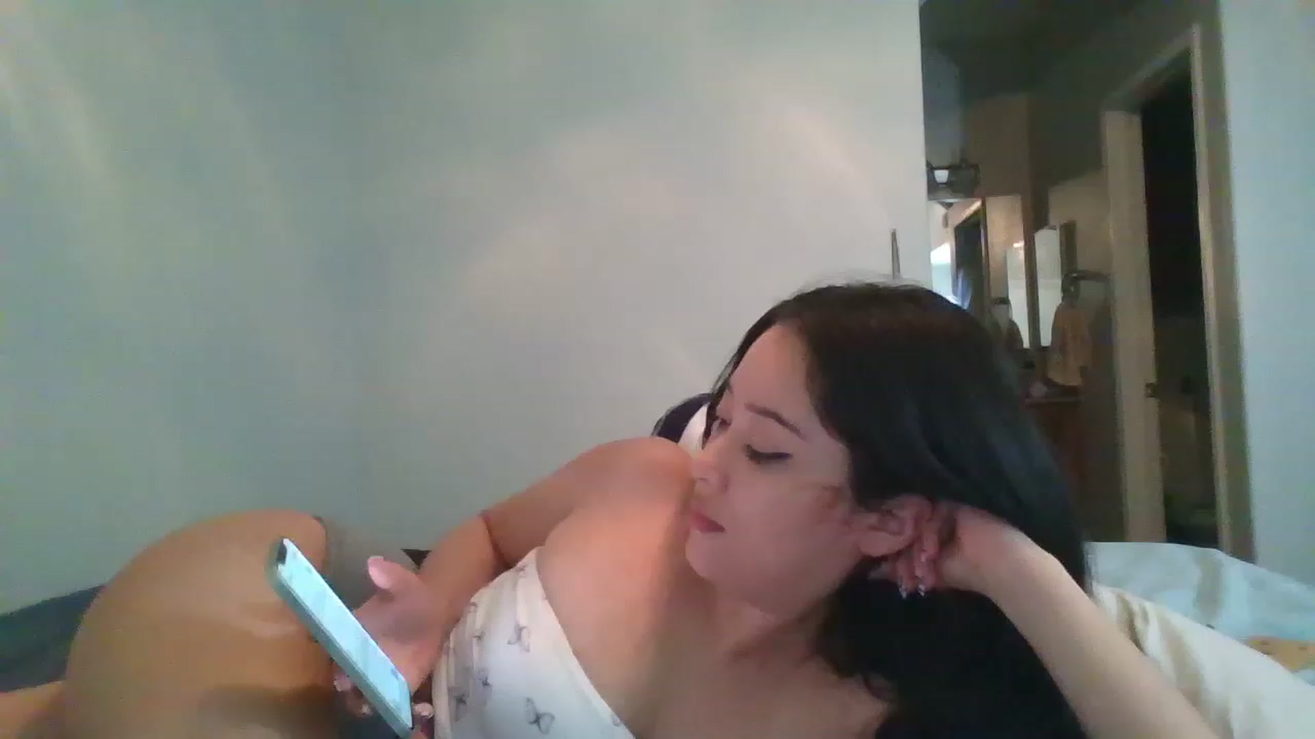 Gallery image thumbnail from hunniinut's myfreecams stream on, 11/15/2022, 05:56 image 8 of 20
