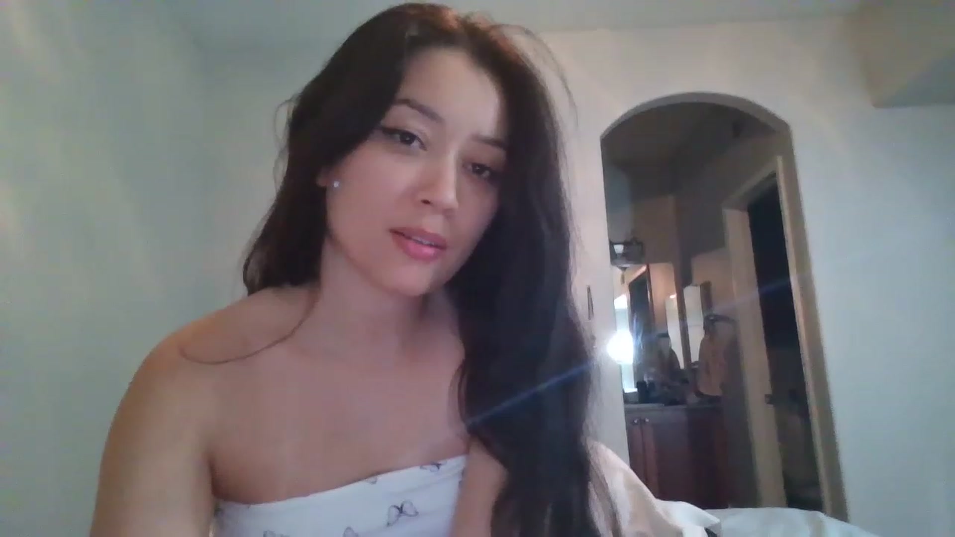 Gallery image thumbnail from hunniinut's myfreecams stream on, 11/15/2022, 07:32 image 18 of 20