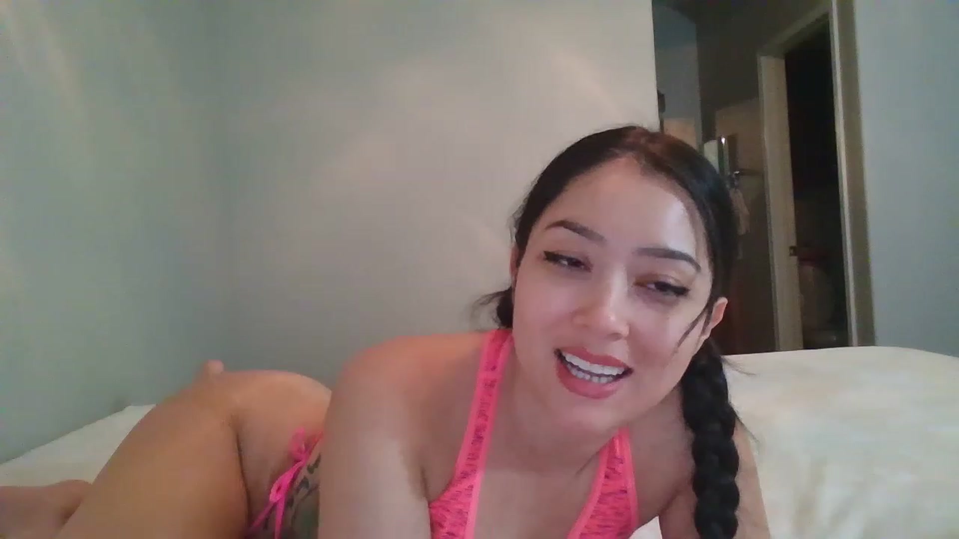 Gallery image thumbnail from hunniinut's myfreecams stream on, 11/28/2022, 01:40 image 10 of 20