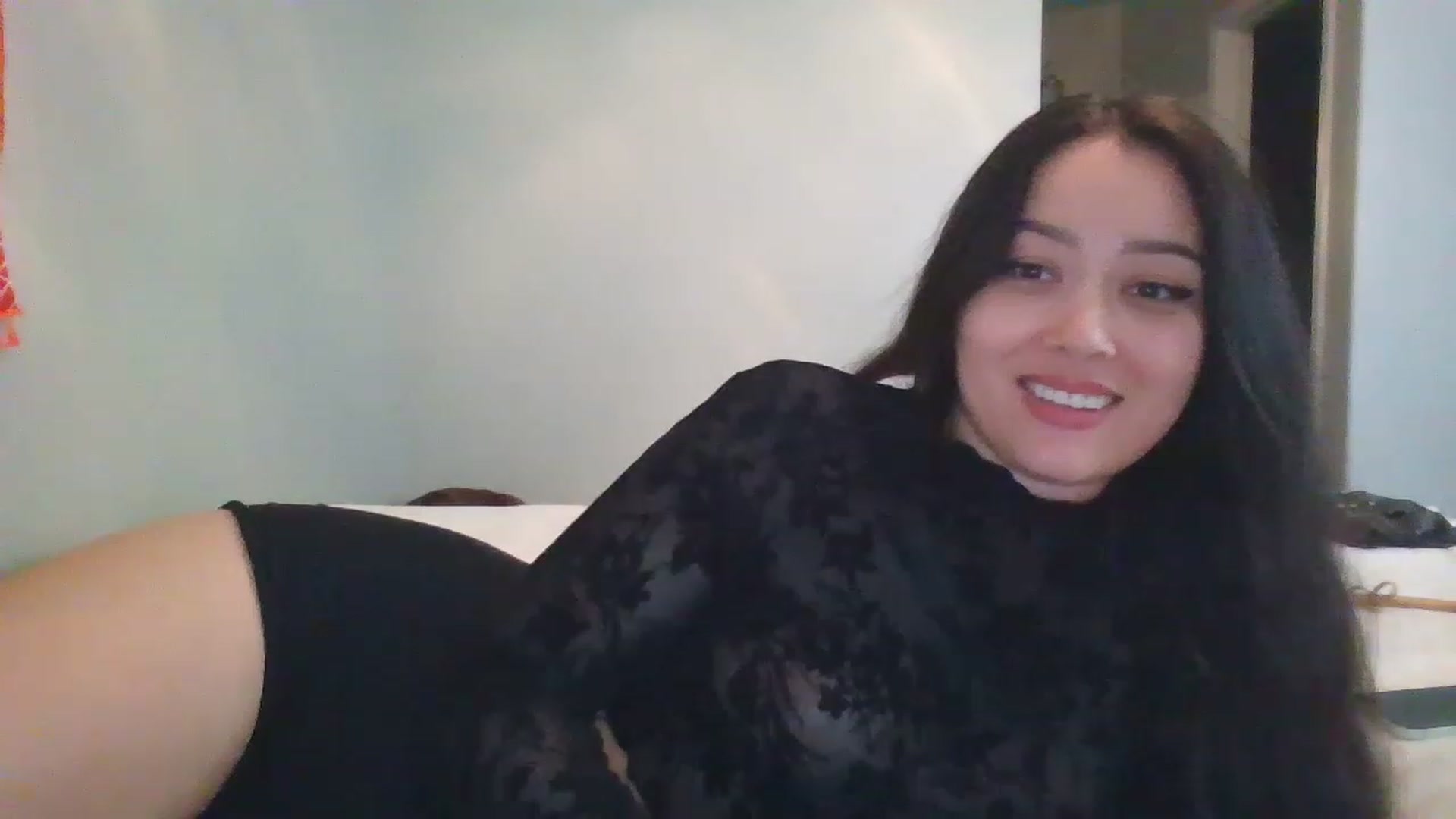 Gallery image thumbnail from hunniinut's myfreecams stream on, 11/29/2022, 01:13 image 12 of 20