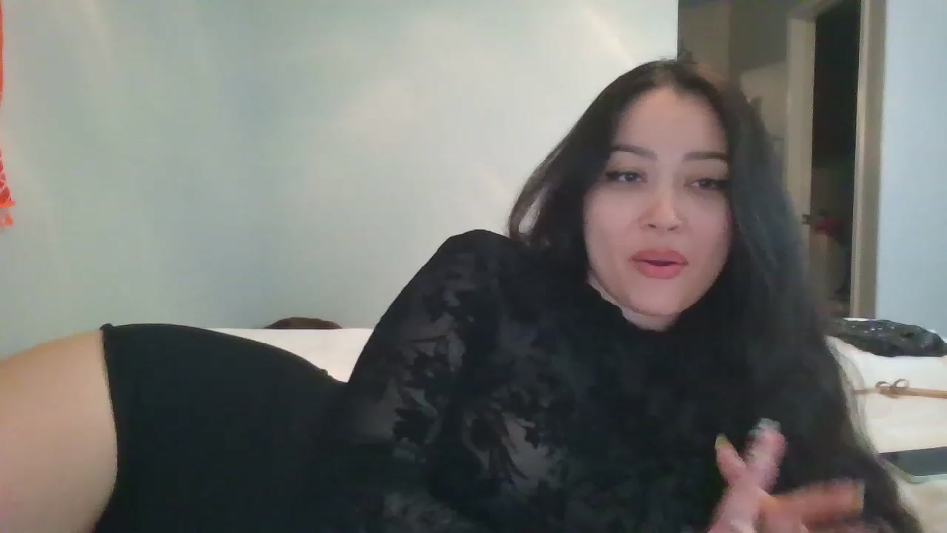 Gallery image thumbnail from hunniinut's myfreecams stream on, 11/29/2022, 01:13 image 8 of 20