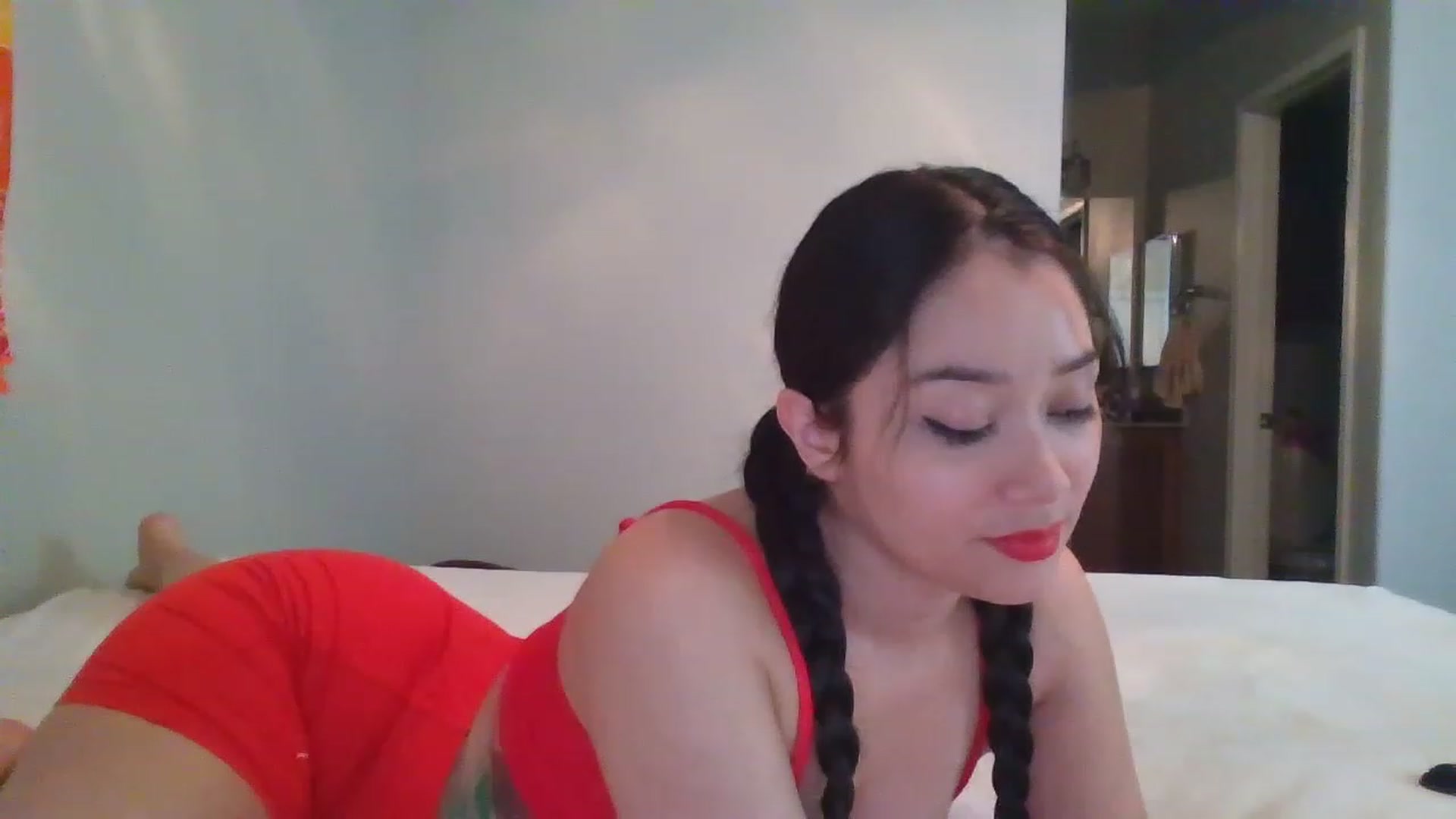 Gallery image thumbnail from hunniinut's myfreecams stream on, 12/02/2022, 01:13 image 2 of 20