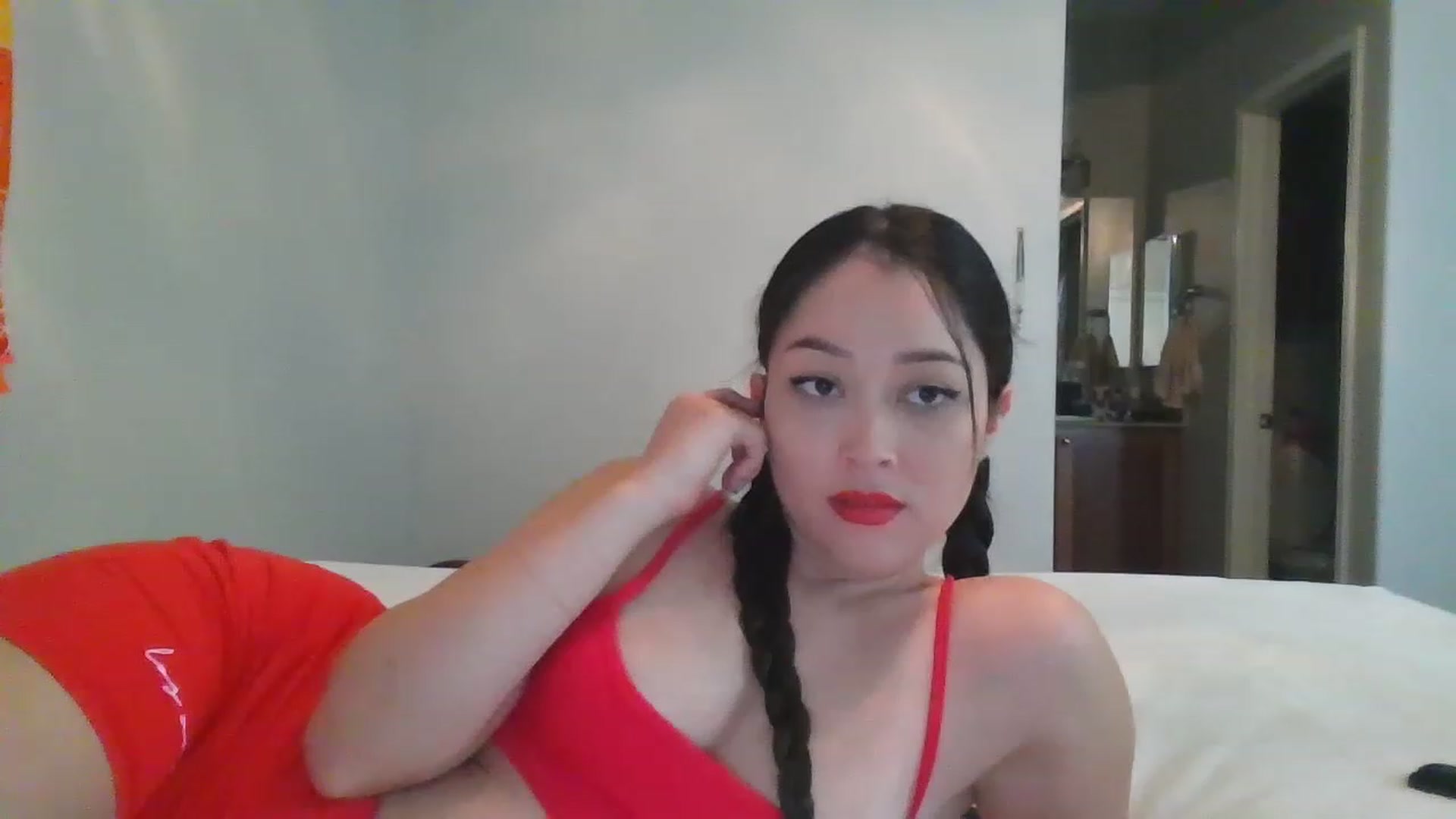 Gallery image thumbnail from hunniinut's myfreecams stream on, 12/02/2022, 01:13 image 5 of 20