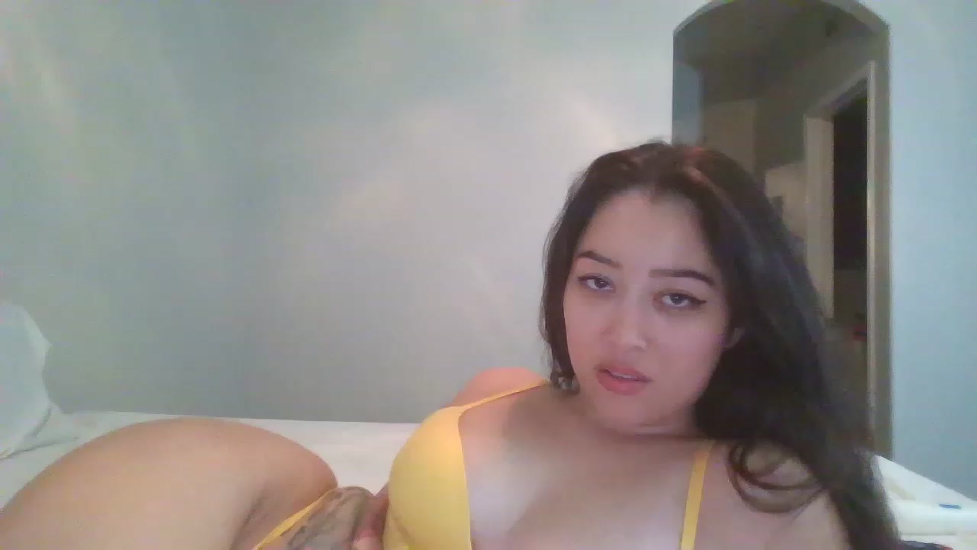 Gallery image thumbnail from hunniinut's myfreecams stream on, 12/04/2022, 04:21 image 18 of 20