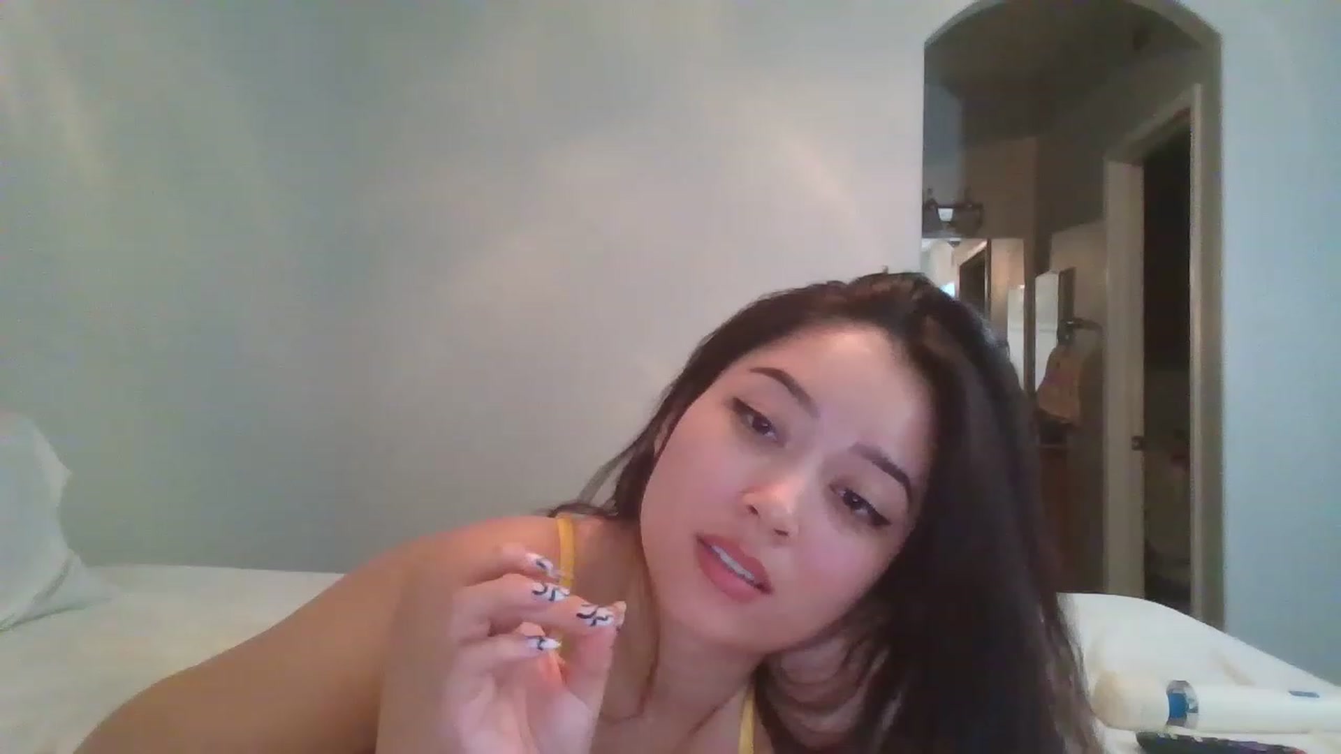 Gallery image thumbnail from hunniinut's myfreecams stream on, 12/04/2022, 04:21 image 17 of 20