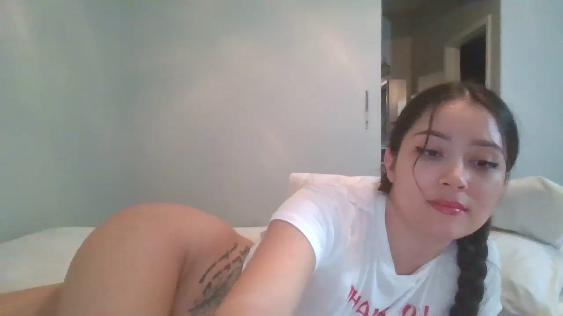 Gallery image thumbnail from hunniinut's myfreecams stream on, 12/08/2022, 06:16 image 6 of 20