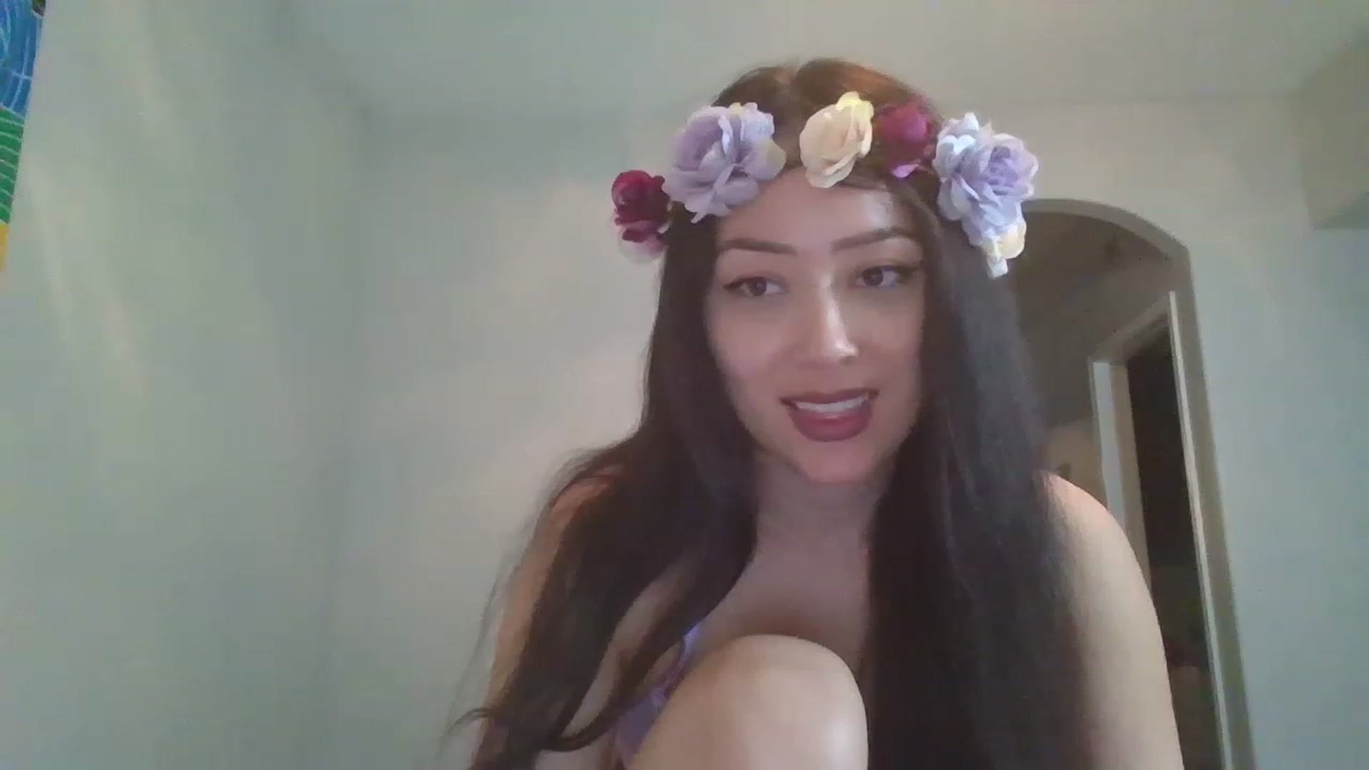 Gallery image thumbnail from hunniinut's myfreecams stream on, 12/15/2022, 02:34 image 10 of 20