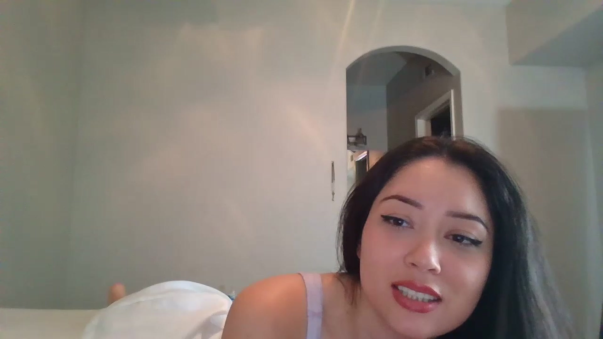 Gallery image thumbnail from hunniinut's myfreecams stream on, 12/15/2022, 21:57 image 13 of 20