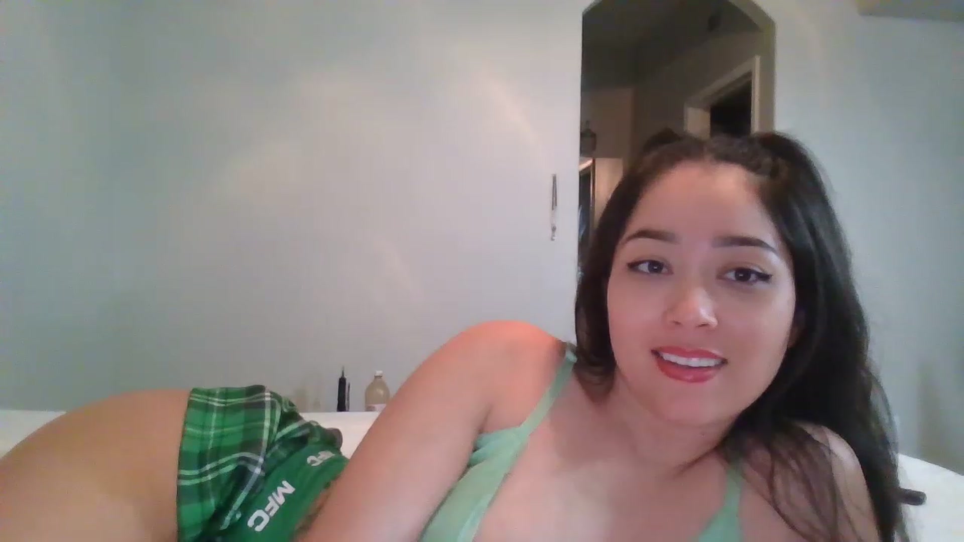 Gallery image thumbnail from hunniinut's myfreecams stream on, 01/04/2023, 07:09 image 8 of 20
