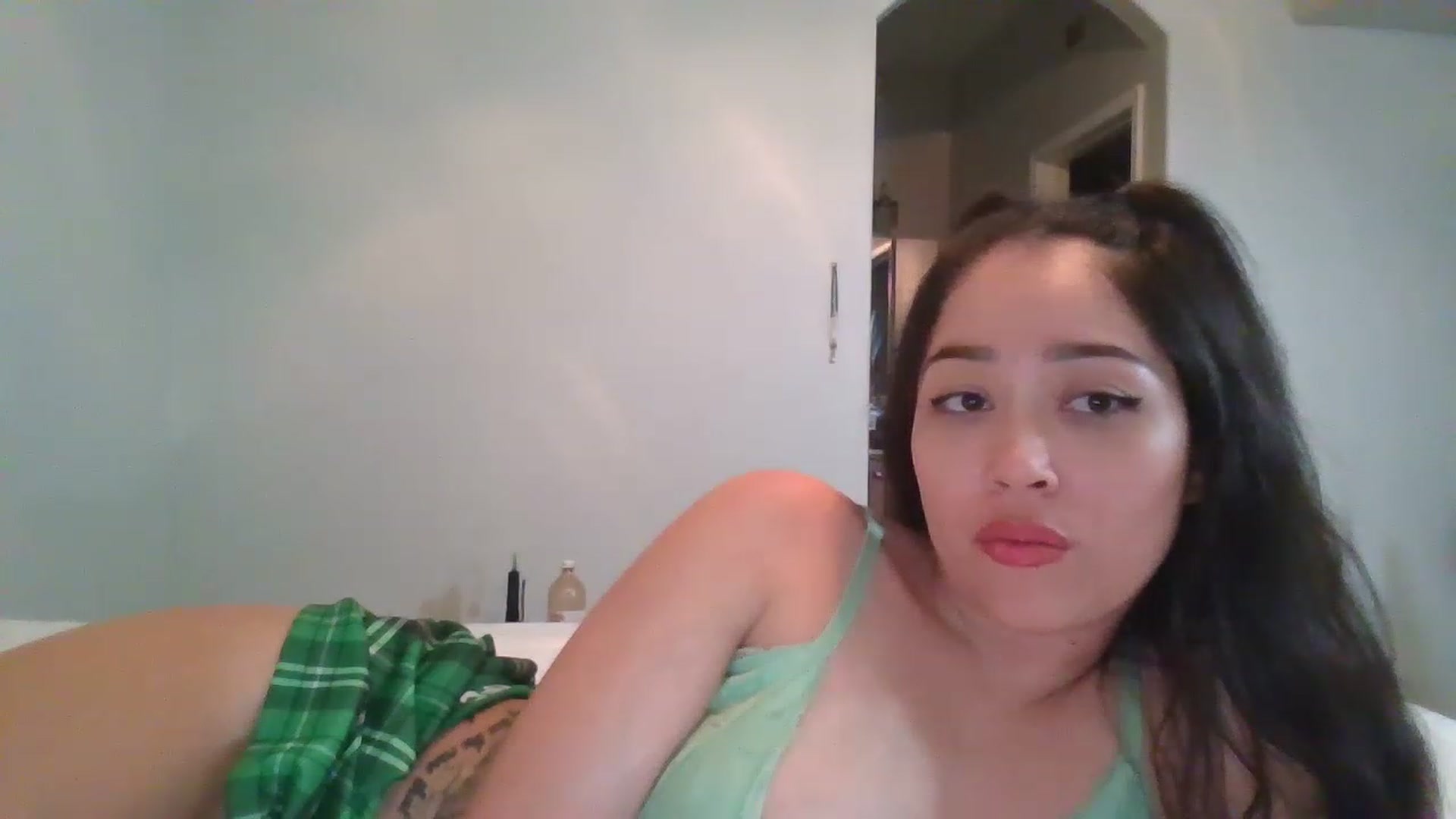 Gallery image thumbnail from hunniinut's myfreecams stream on, 01/04/2023, 07:09 image 11 of 20