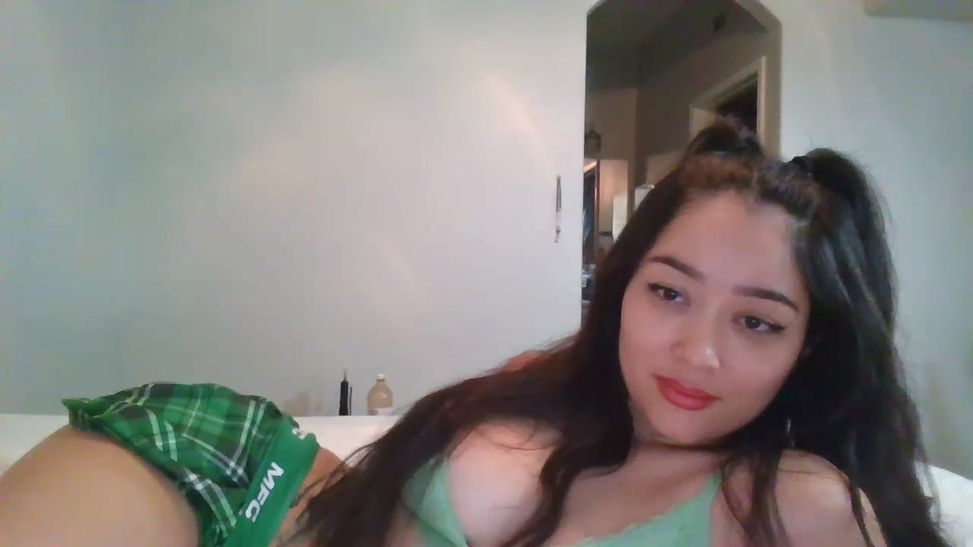 Gallery image thumbnail from hunniinut's myfreecams stream on, 01/04/2023, 07:09 image 10 of 20
