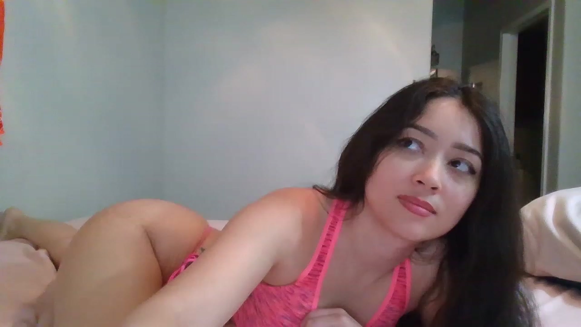 Gallery image thumbnail from hunniinut's myfreecams stream on, 01/07/2023, 24:33 image 5 of 20