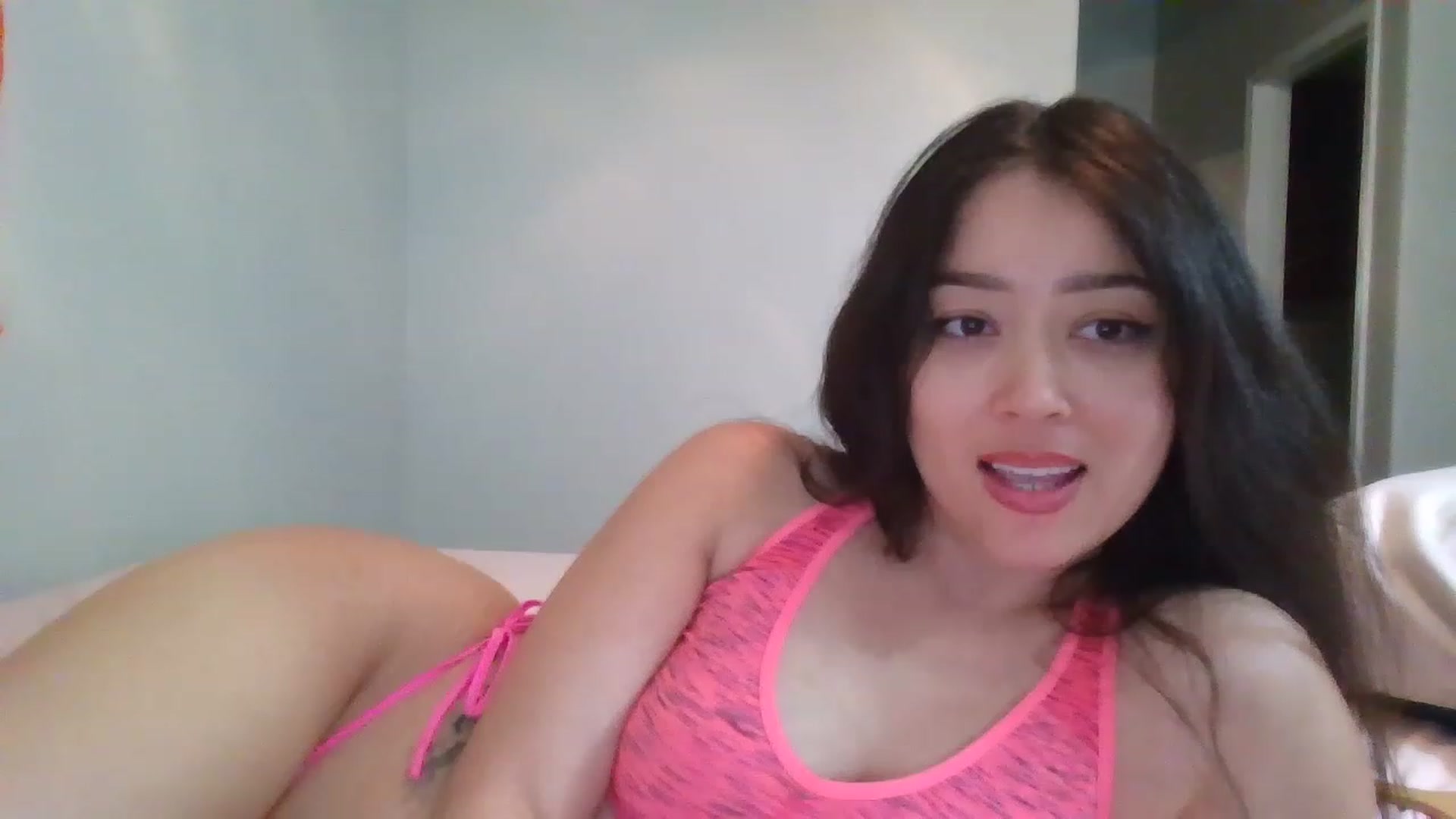 Gallery image thumbnail from hunniinut's myfreecams stream on, 01/07/2023, 24:33 image 18 of 20