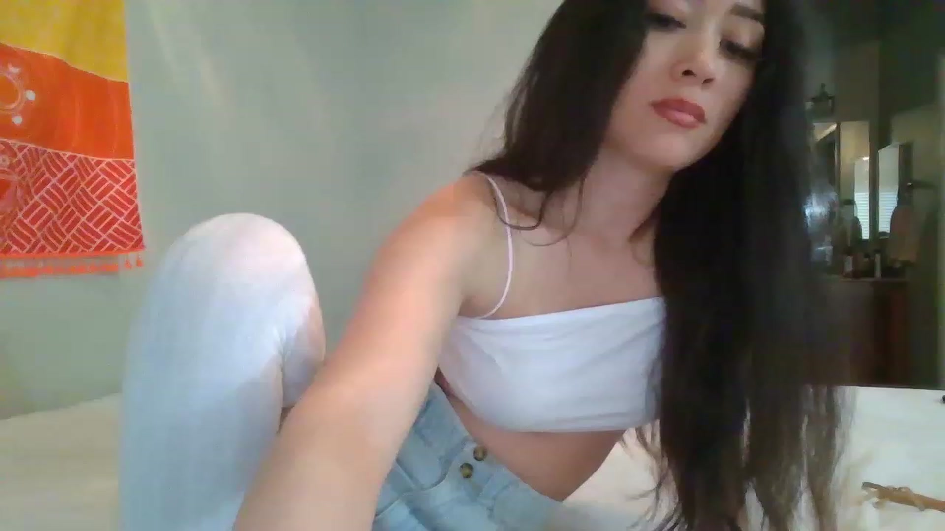 Gallery image thumbnail from hunniinut's myfreecams stream on, 01/18/2023, 23:41 image 7 of 20