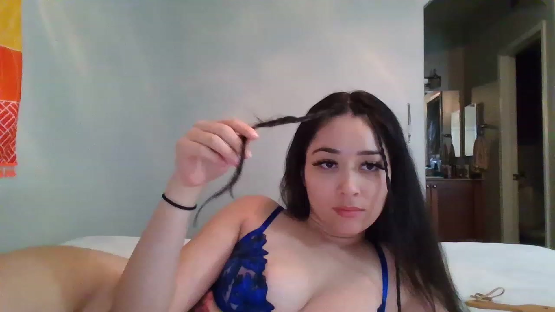 Gallery image thumbnail from hunniinut's myfreecams stream on, 01/29/2023, 04:38 image 18 of 20