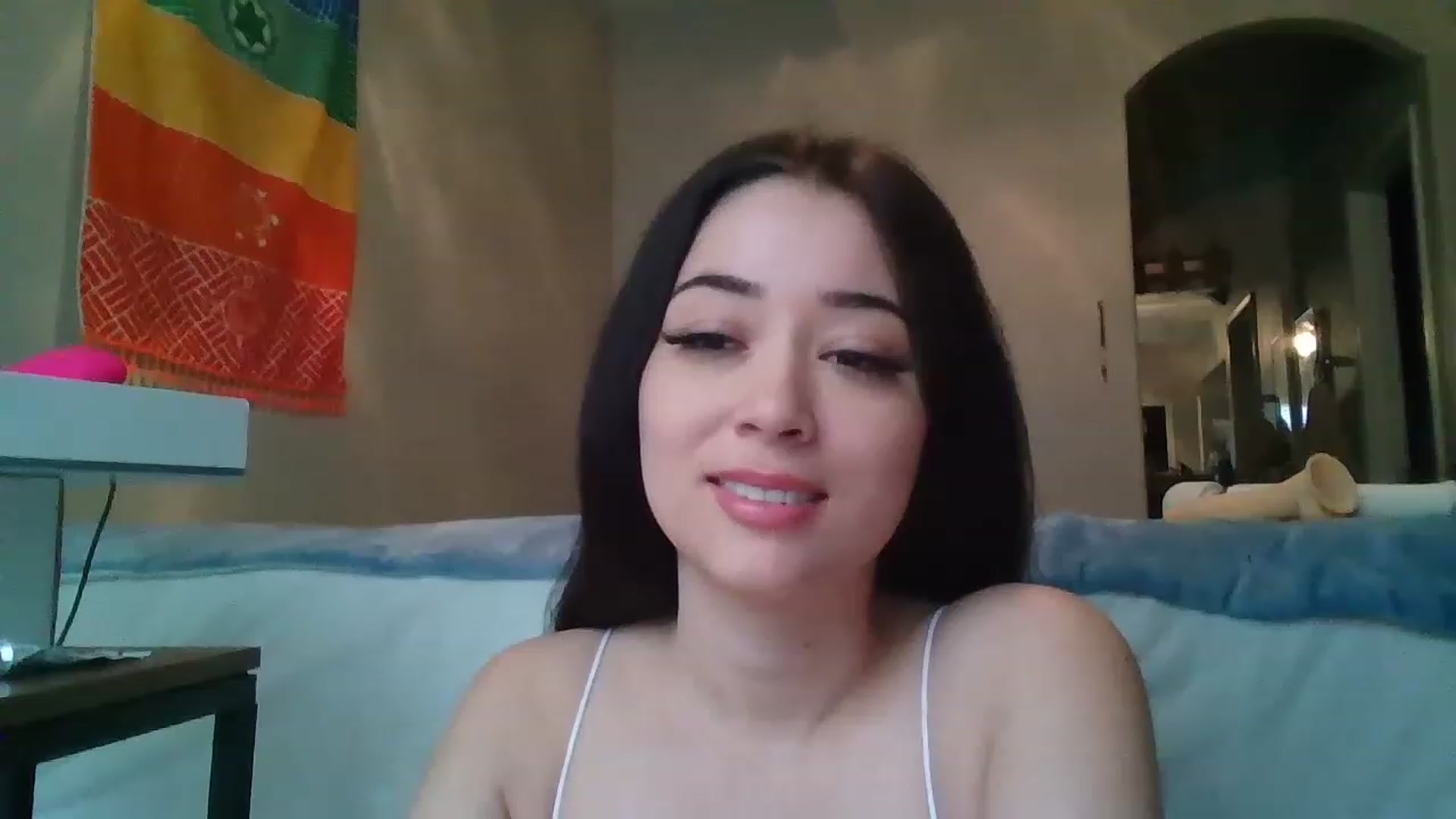 Gallery image thumbnail from hunniinut's myfreecams stream on, 02/28/2023, 20:44 image 9 of 20
