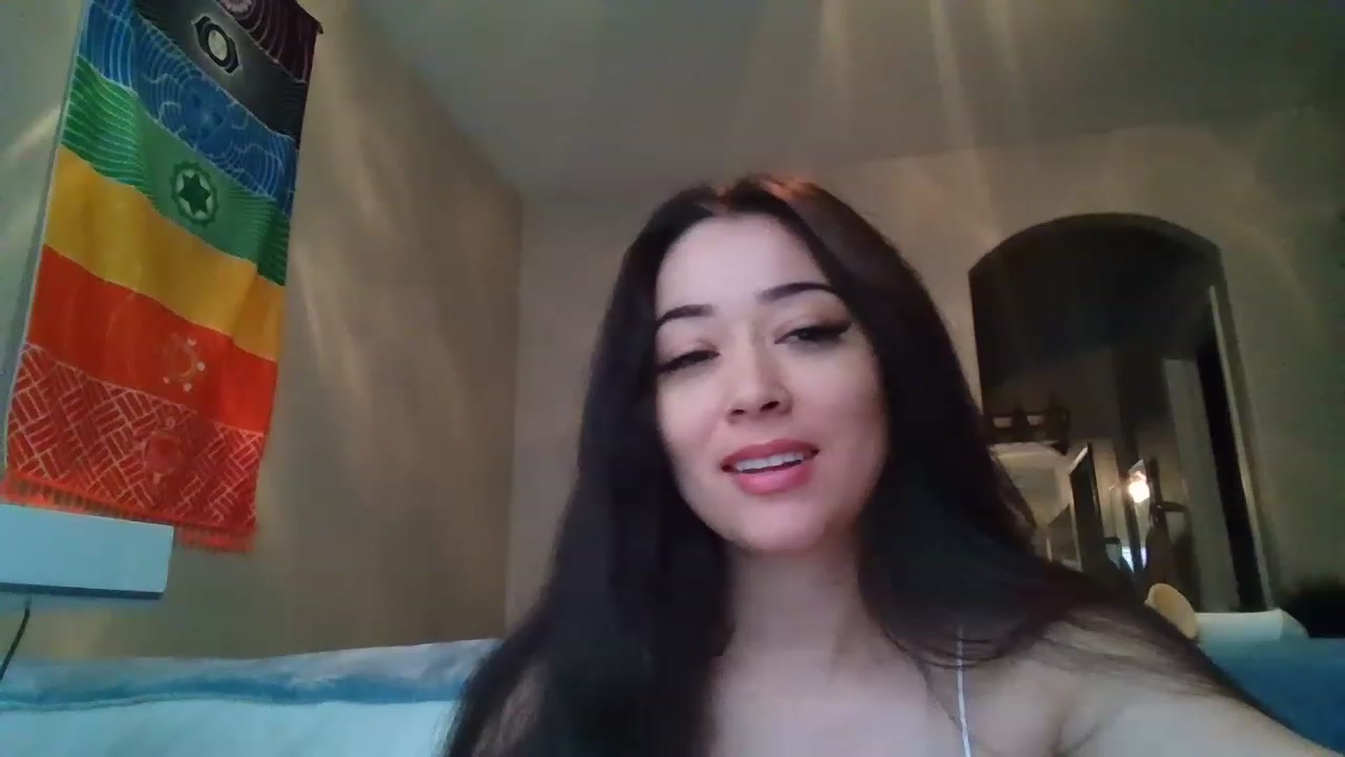 Gallery image thumbnail from hunniinut's myfreecams stream on, 02/28/2023, 20:44 image 3 of 20
