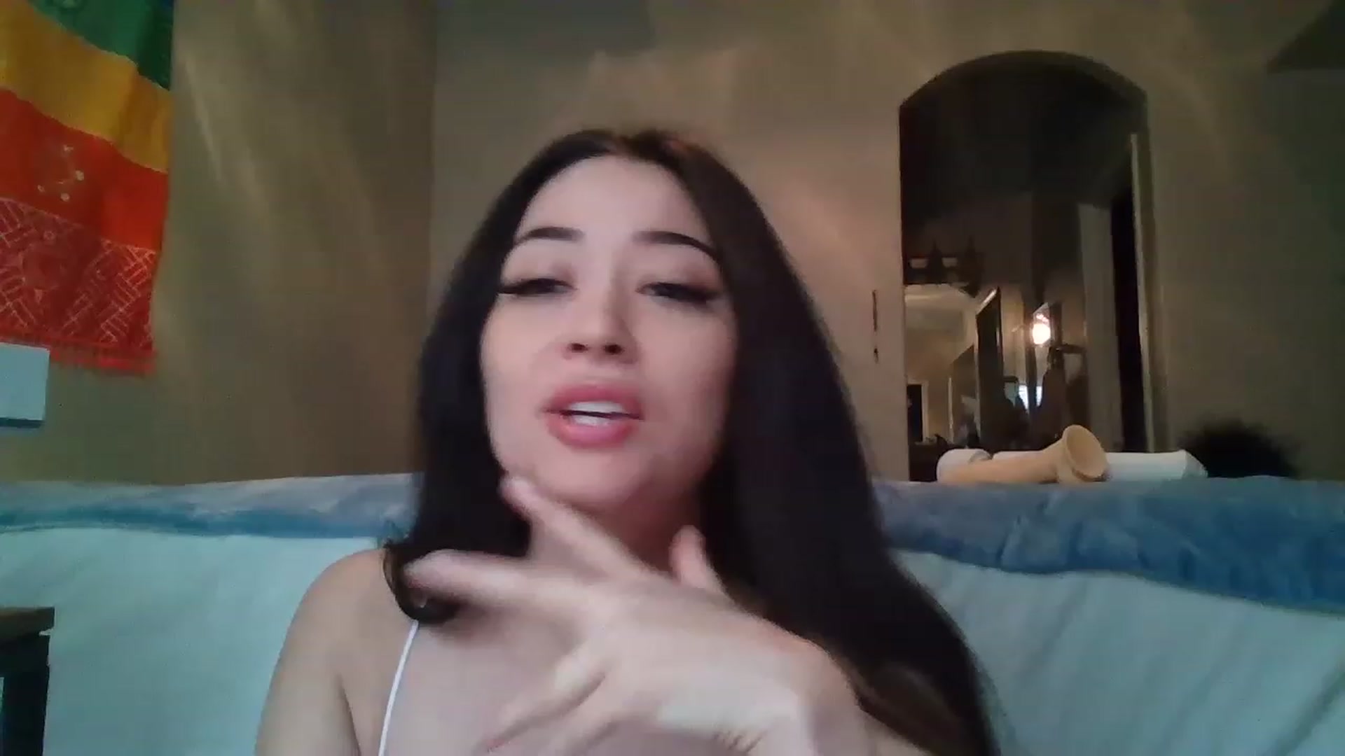 Gallery image thumbnail from hunniinut's myfreecams stream on, 02/28/2023, 20:44 image 5 of 20