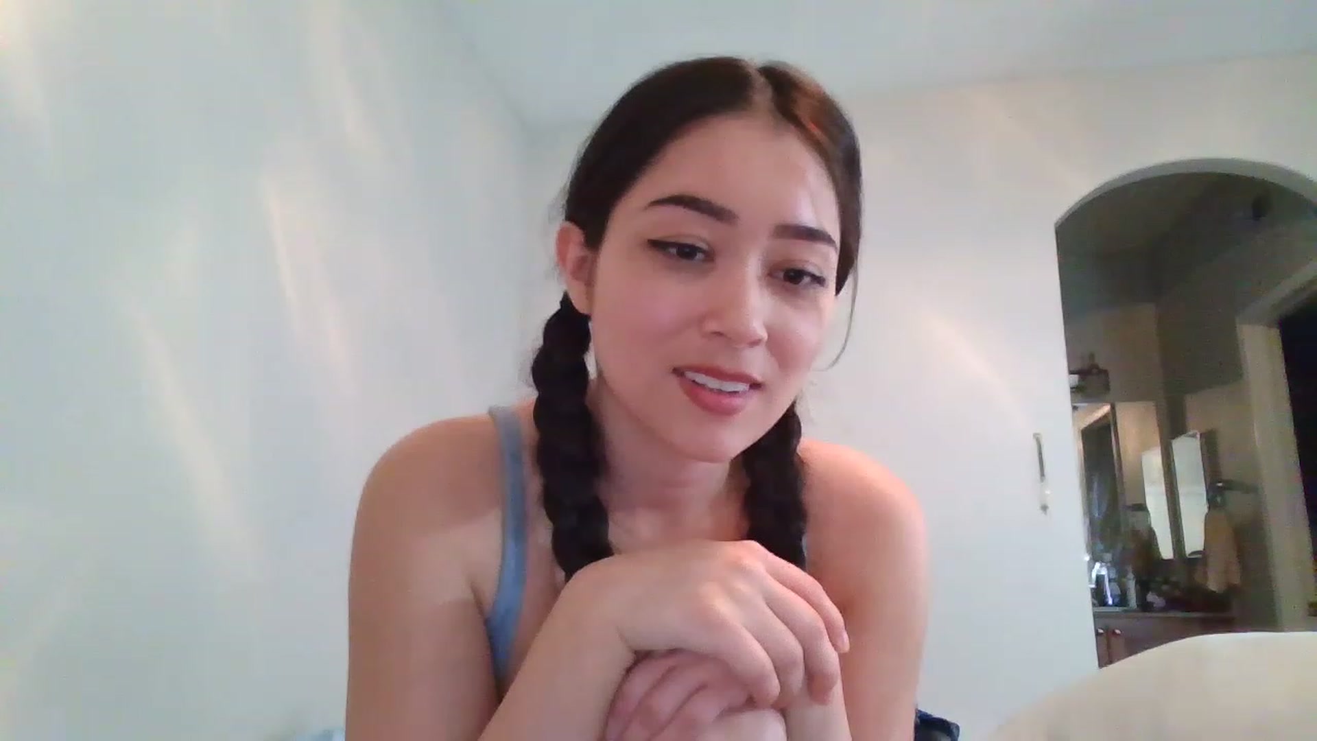 Gallery image thumbnail from hunniinut's myfreecams stream on, 03/09/2023, 07:00 image 13 of 20