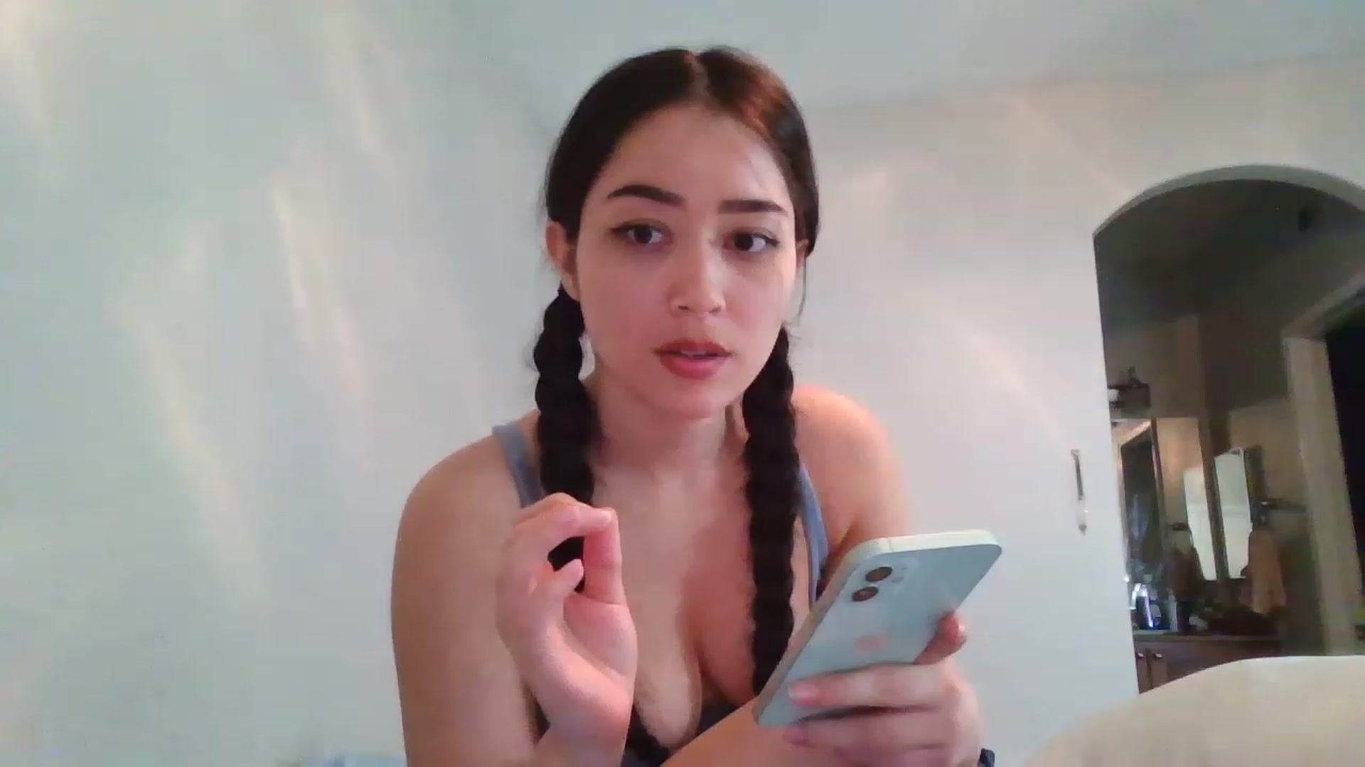 Gallery image thumbnail from hunniinut's myfreecams stream on, 03/09/2023, 07:00 image 10 of 20