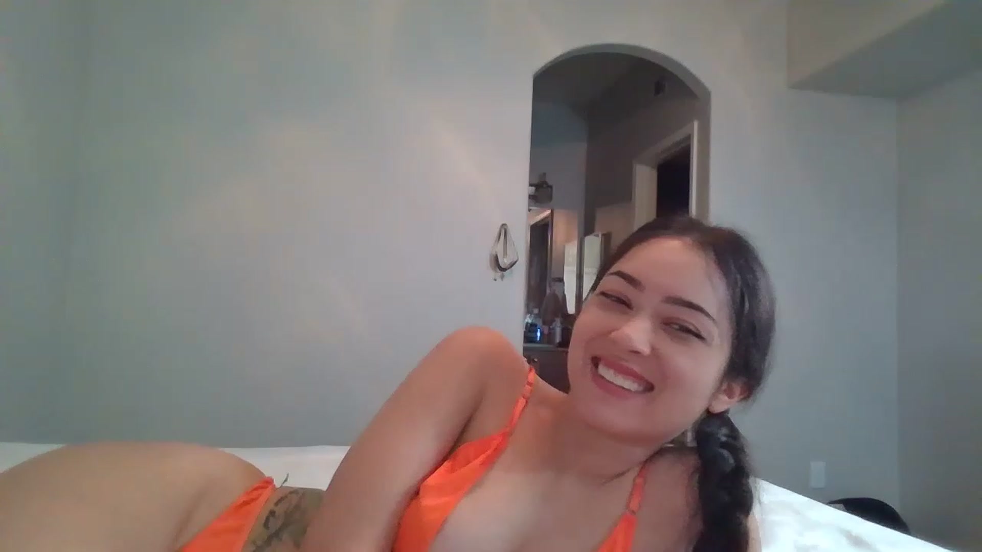 Gallery image thumbnail from hunniinut's myfreecams stream on, 03/25/2023, 07:12 image 2 of 20