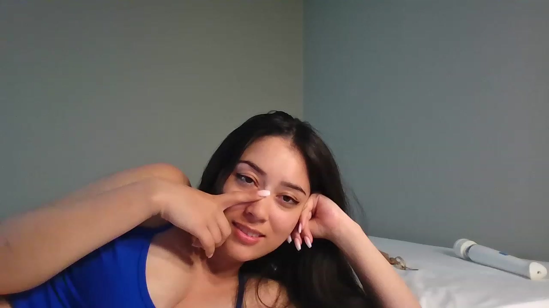 Gallery image thumbnail from hunniinut's myfreecams stream on, 05/02/2023, 03:56 image 15 of 20