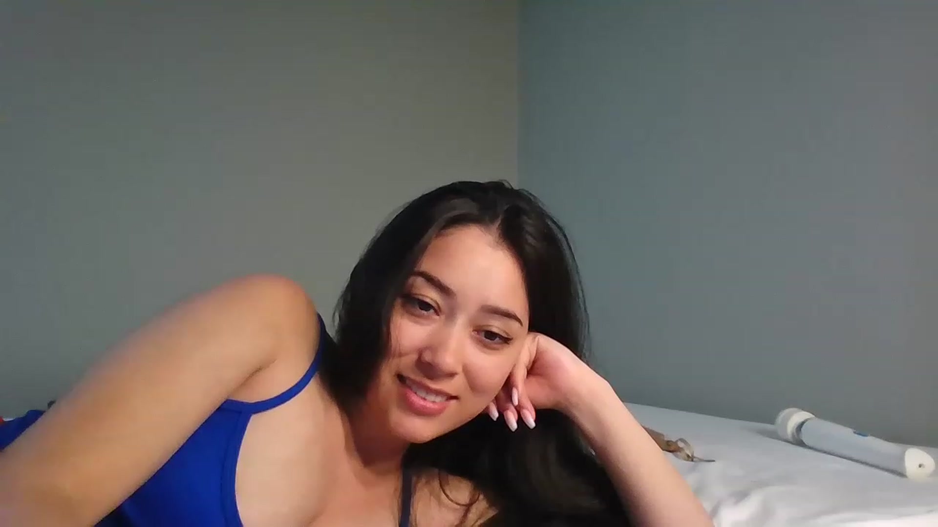 Gallery image thumbnail from hunniinut's myfreecams stream on, 05/02/2023, 03:56 image 13 of 20