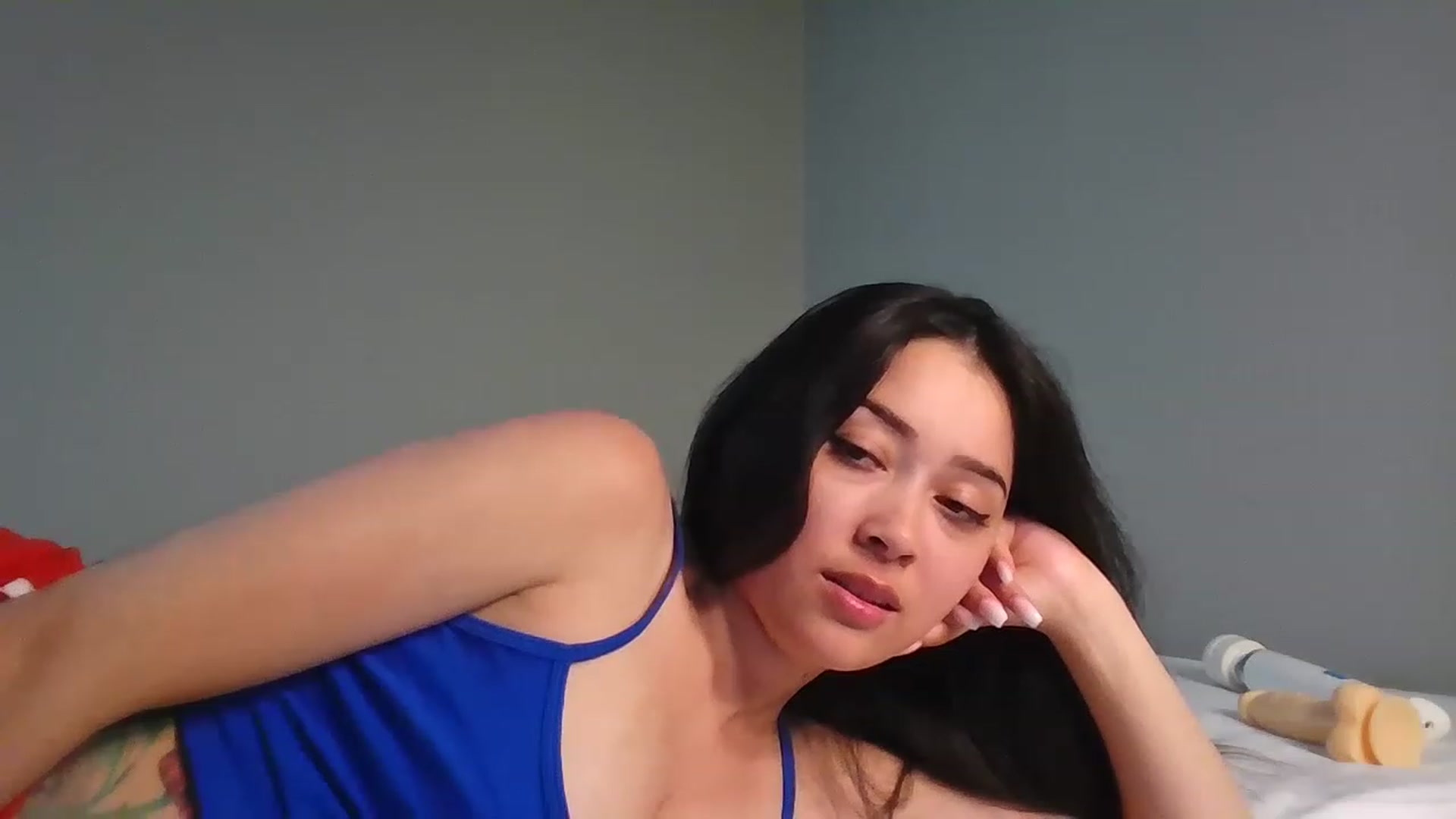 Gallery image thumbnail from hunniinut's myfreecams stream on, 05/02/2023, 03:56 image 9 of 20