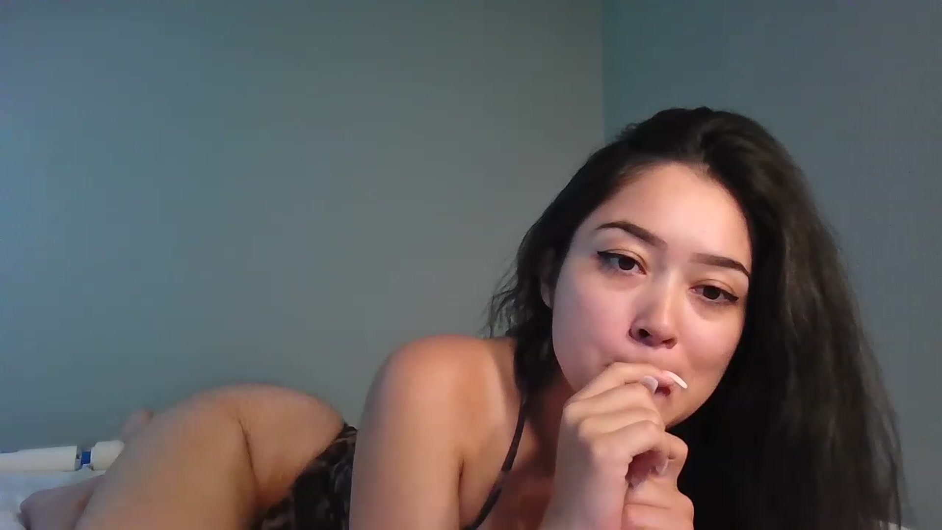 Gallery image thumbnail from hunniinut's myfreecams stream on, 05/22/2023, 06:00 image 9 of 20