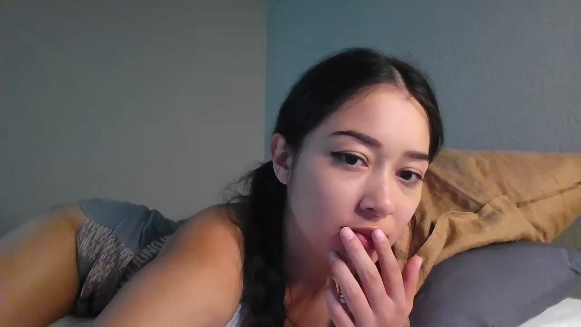 Gallery image thumbnail from hunniinut's myfreecams stream on, 07/04/2023, 06:15 image 8 of 20