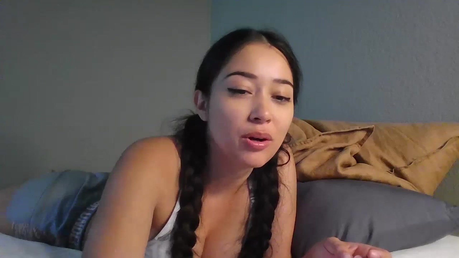 Gallery image thumbnail from hunniinut's myfreecams stream on, 07/04/2023, 06:15 image 17 of 20