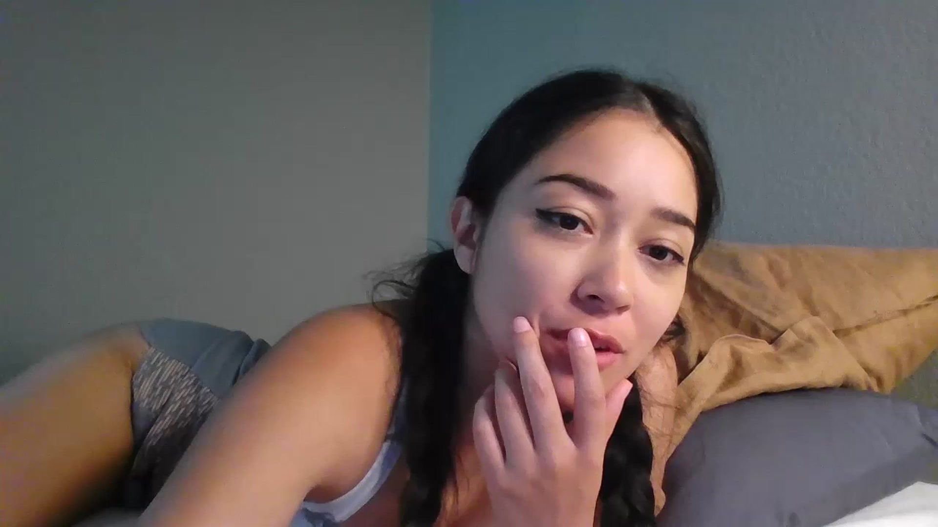 Gallery image thumbnail from hunniinut's myfreecams stream on, 07/04/2023, 06:15 image 9 of 20