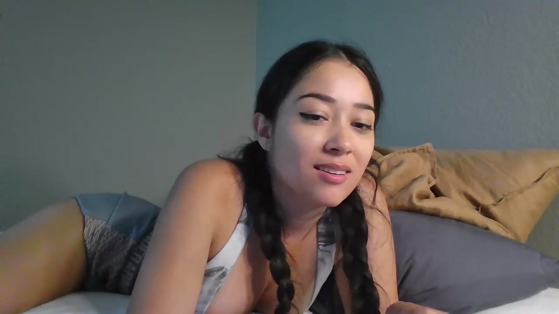 Gallery image thumbnail from hunniinut's myfreecams stream on, 07/04/2023, 06:15 image 14 of 20