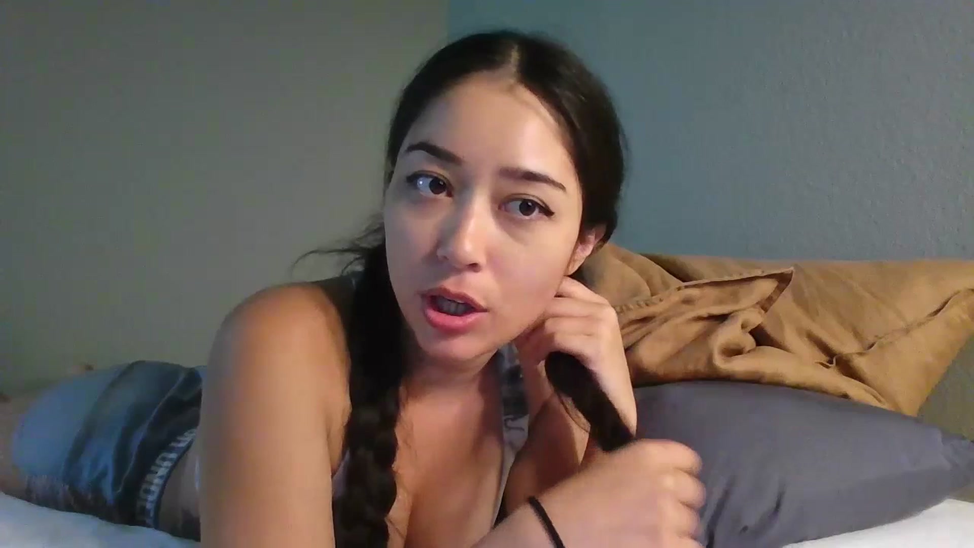 Gallery image thumbnail from hunniinut's myfreecams stream on, 07/04/2023, 06:15 image 16 of 20