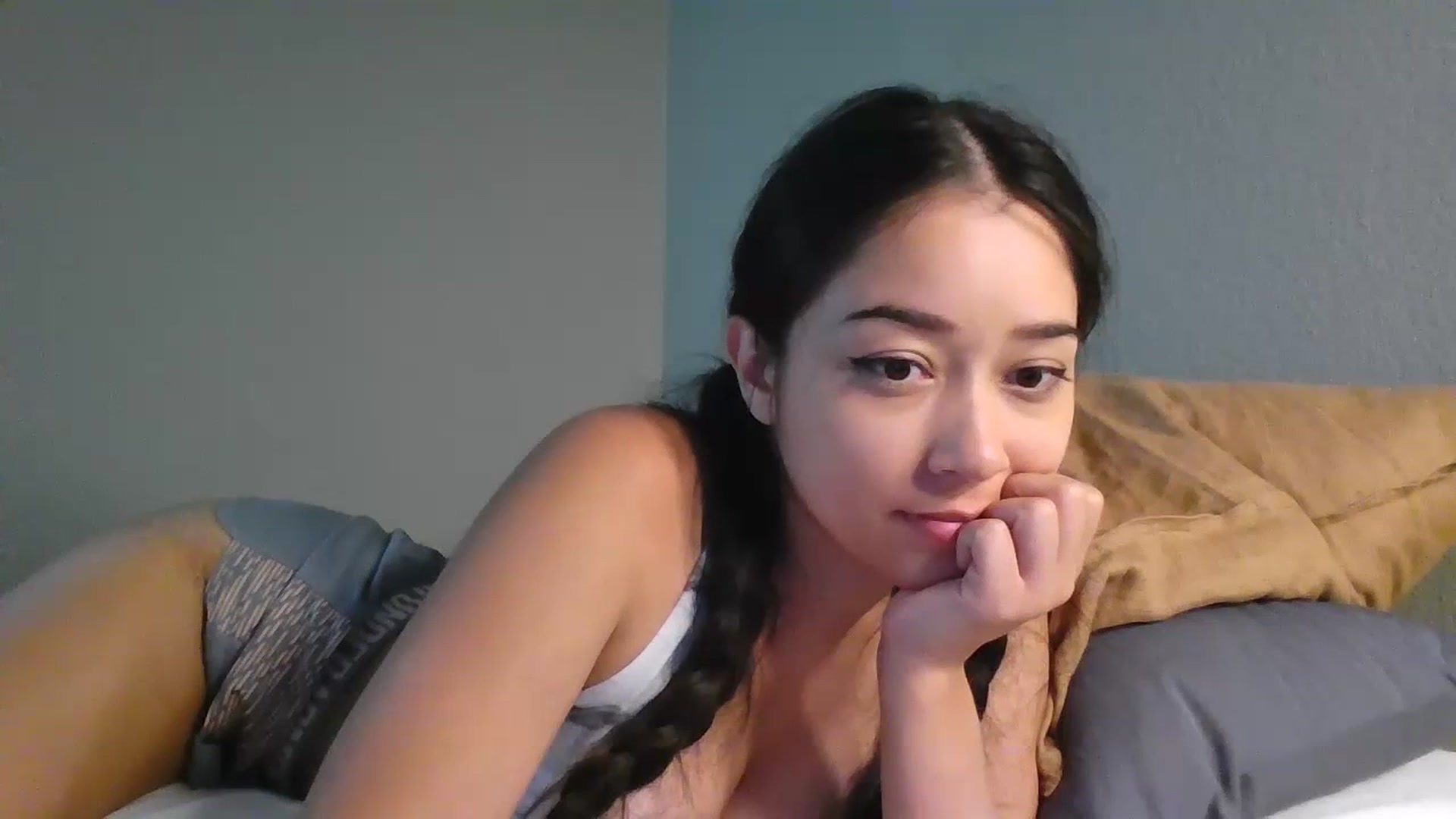 Gallery image thumbnail from hunniinut's myfreecams stream on, 07/04/2023, 06:15 image 10 of 20