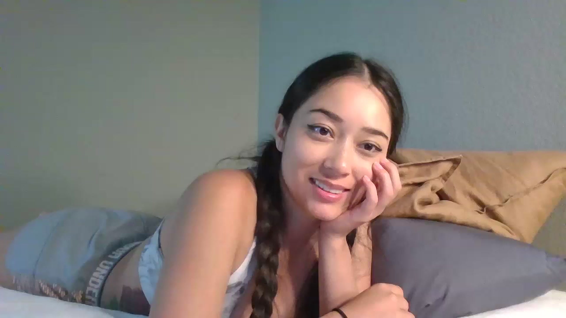 Gallery image thumbnail from hunniinut's myfreecams stream on, 07/04/2023, 06:15 image 15 of 20