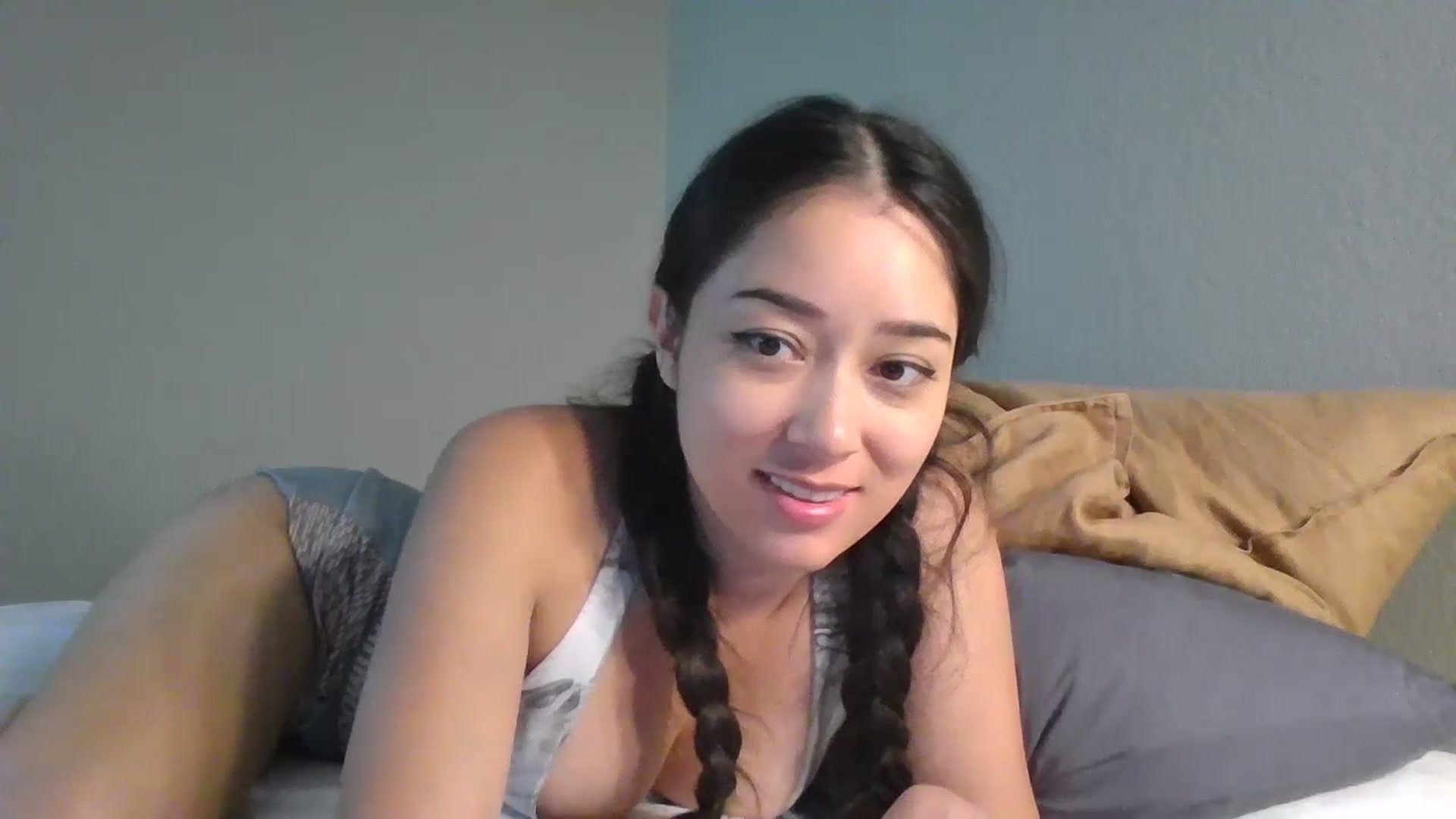 Gallery image thumbnail from hunniinut's myfreecams stream on, 07/04/2023, 06:15 image 12 of 20