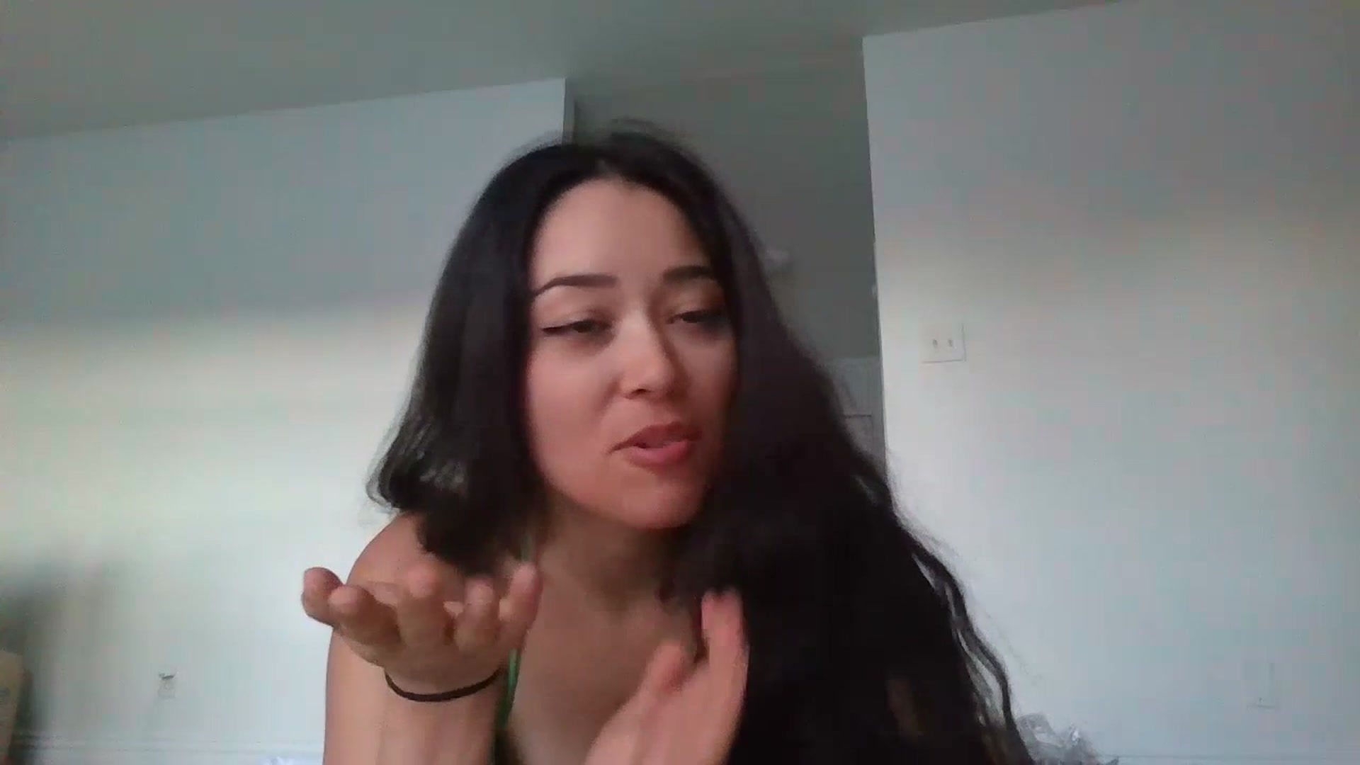 Gallery image thumbnail from hunniinut's myfreecams stream on, 07/05/2023, 02:48 image 16 of 20