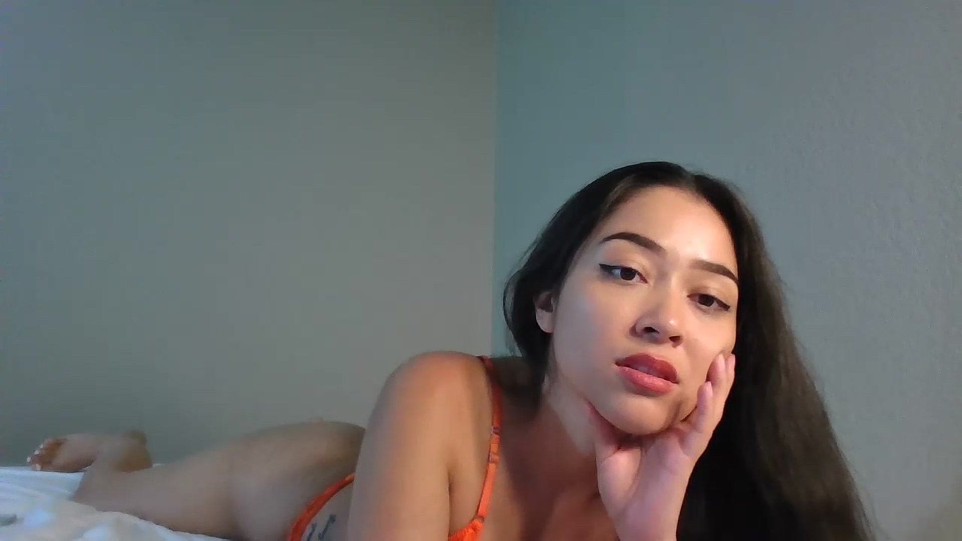 Gallery image thumbnail from hunniinut's myfreecams stream on, 07/17/2023, 06:28 image 3 of 20