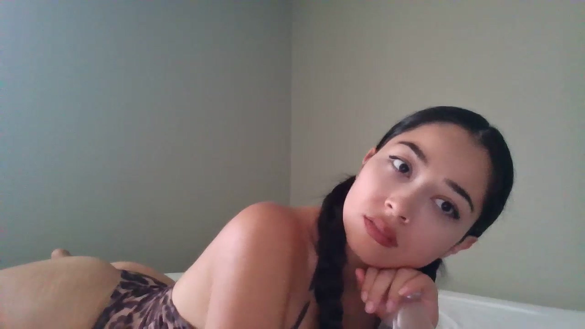 Gallery image thumbnail from hunniinut's myfreecams stream on, 07/20/2023, 01:28 image 12 of 20