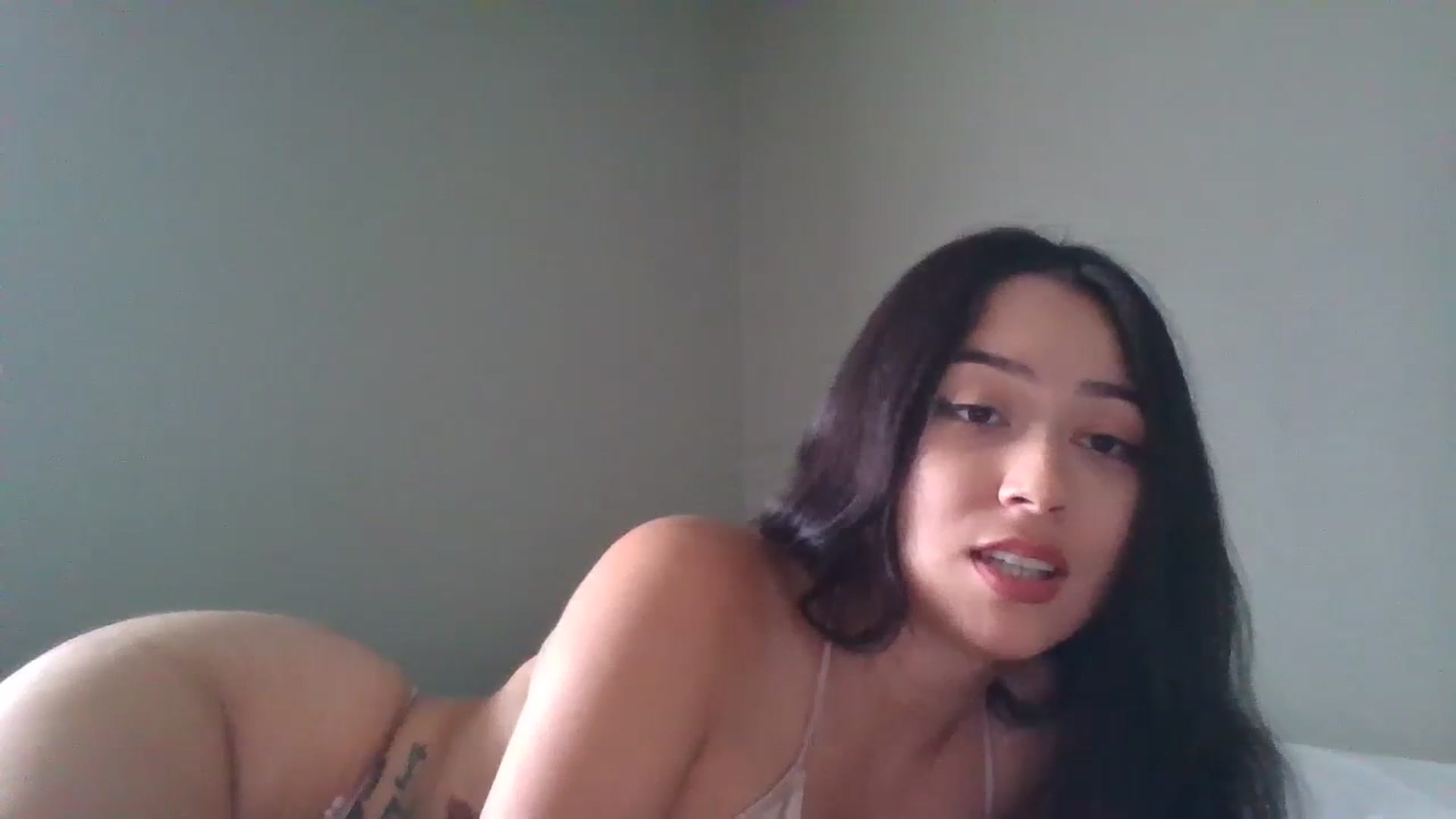Gallery image thumbnail from hunniinut's myfreecams stream on, 08/09/2023, 23:40 image 17 of 20