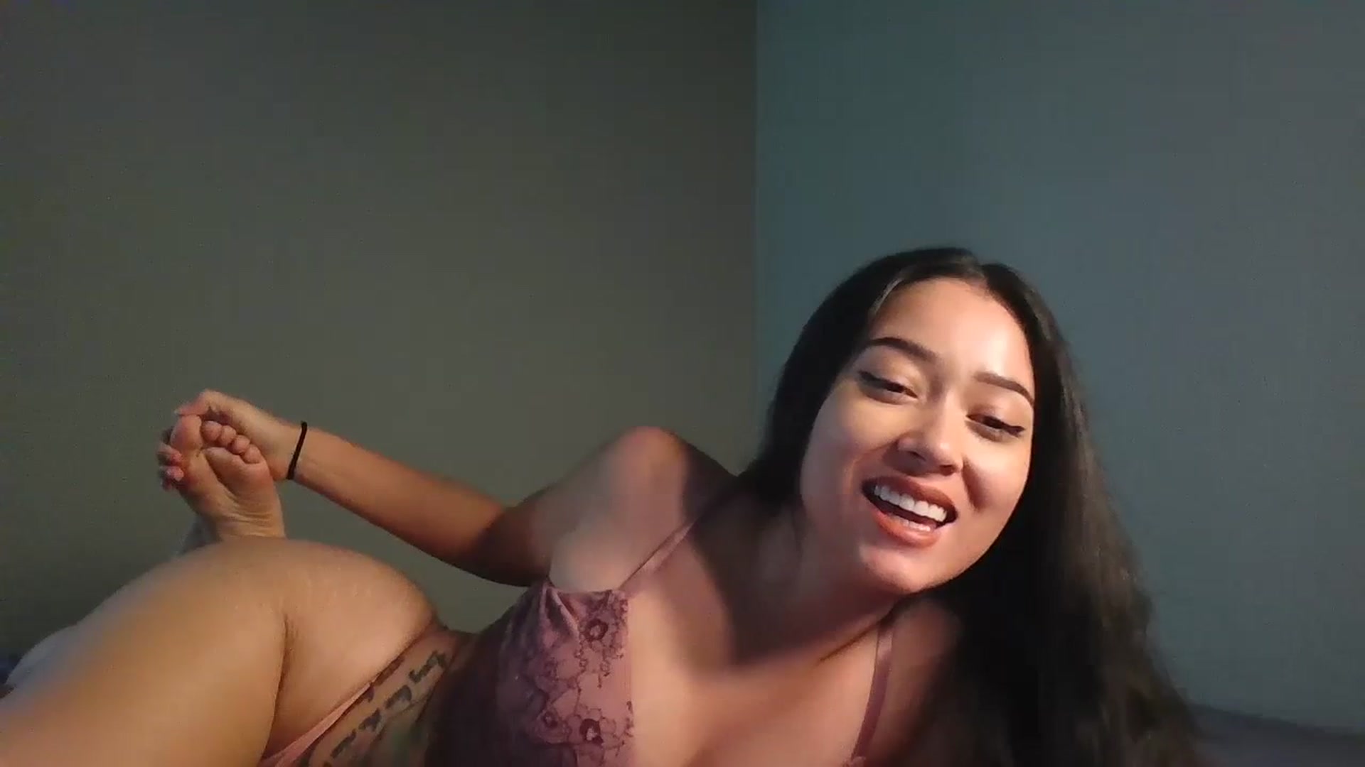 Gallery image thumbnail from hunniinut's myfreecams stream on, 08/18/2023, 03:29 image 6 of 20