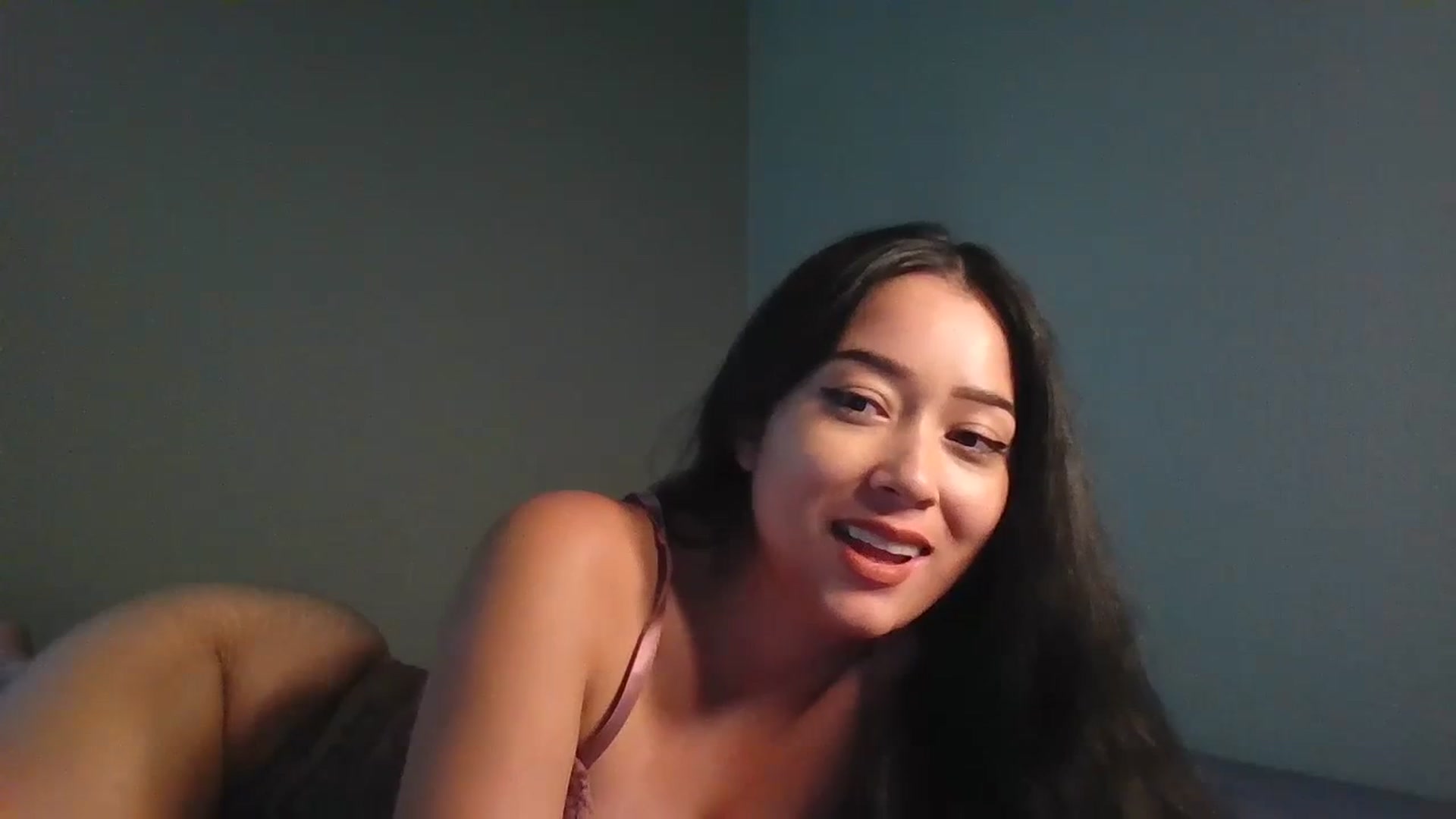 Gallery image thumbnail from hunniinut's myfreecams stream on, 08/18/2023, 03:29 image 10 of 20